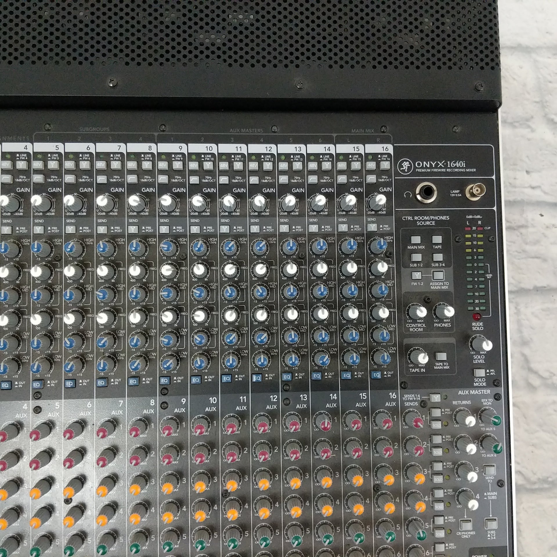 Mackie Onyx 1640i 16-Channel 4-Bus Firewire Analog Mixer