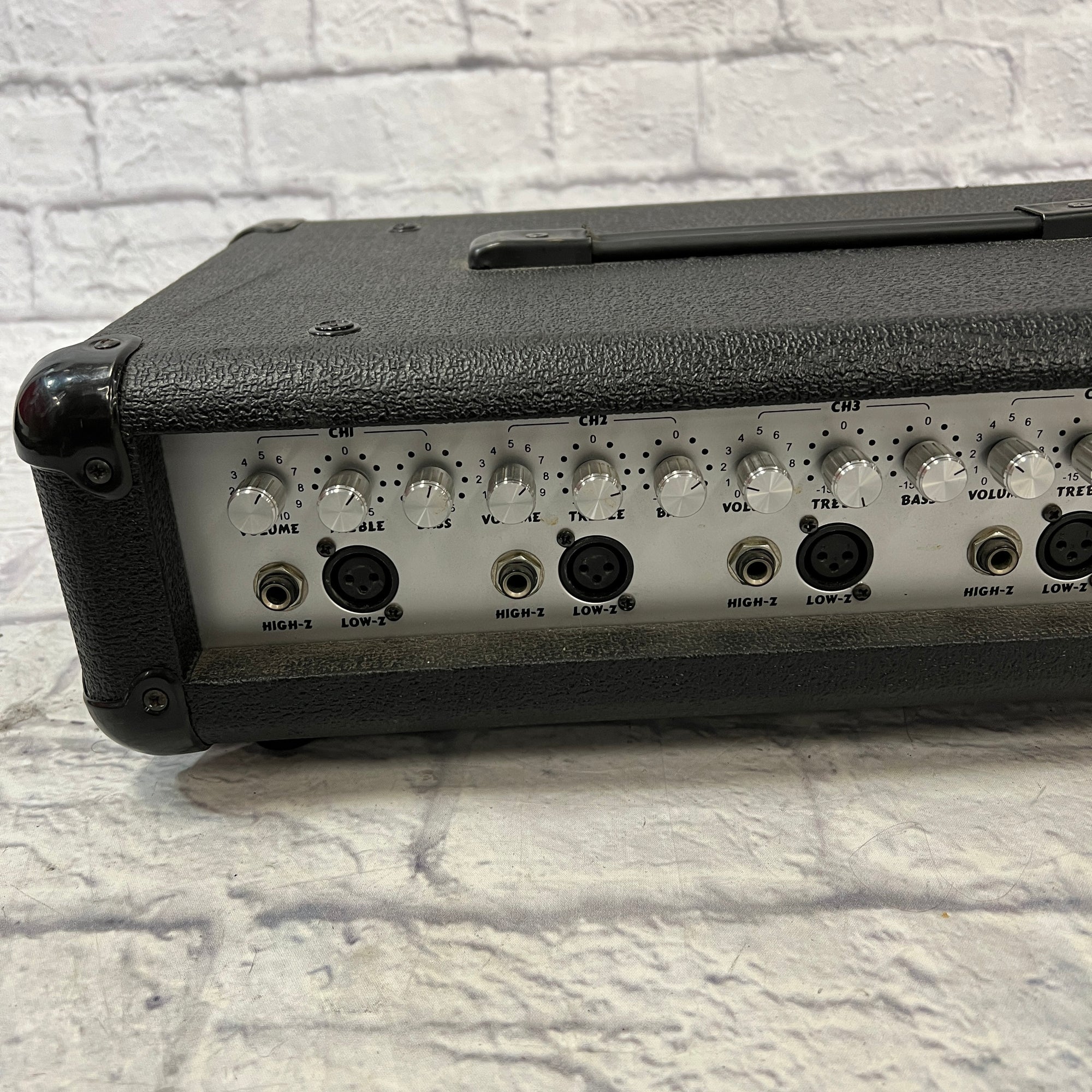 Eleca DPA-H4R Powered Mixer