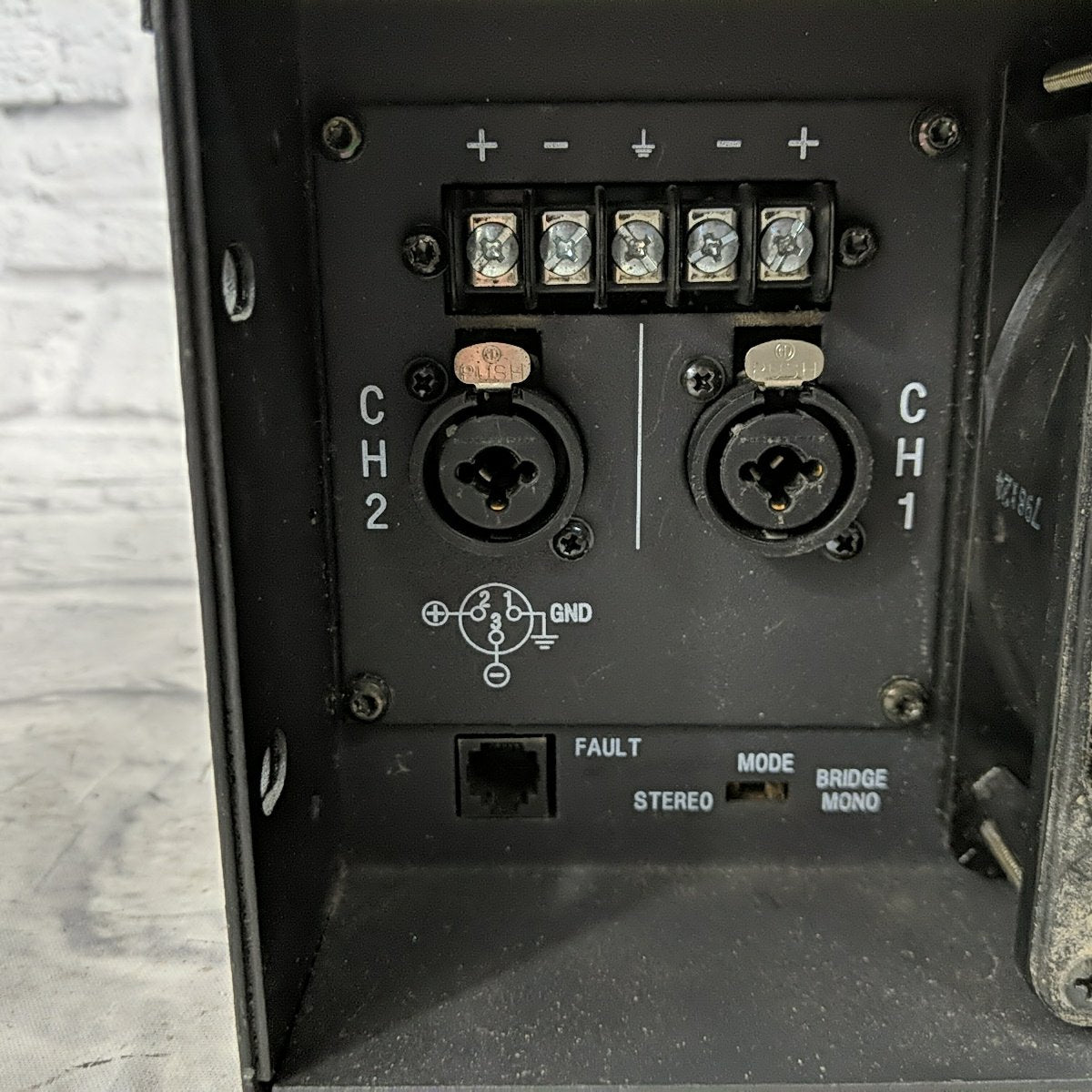 Crest Audio CE2000 Power Amp
