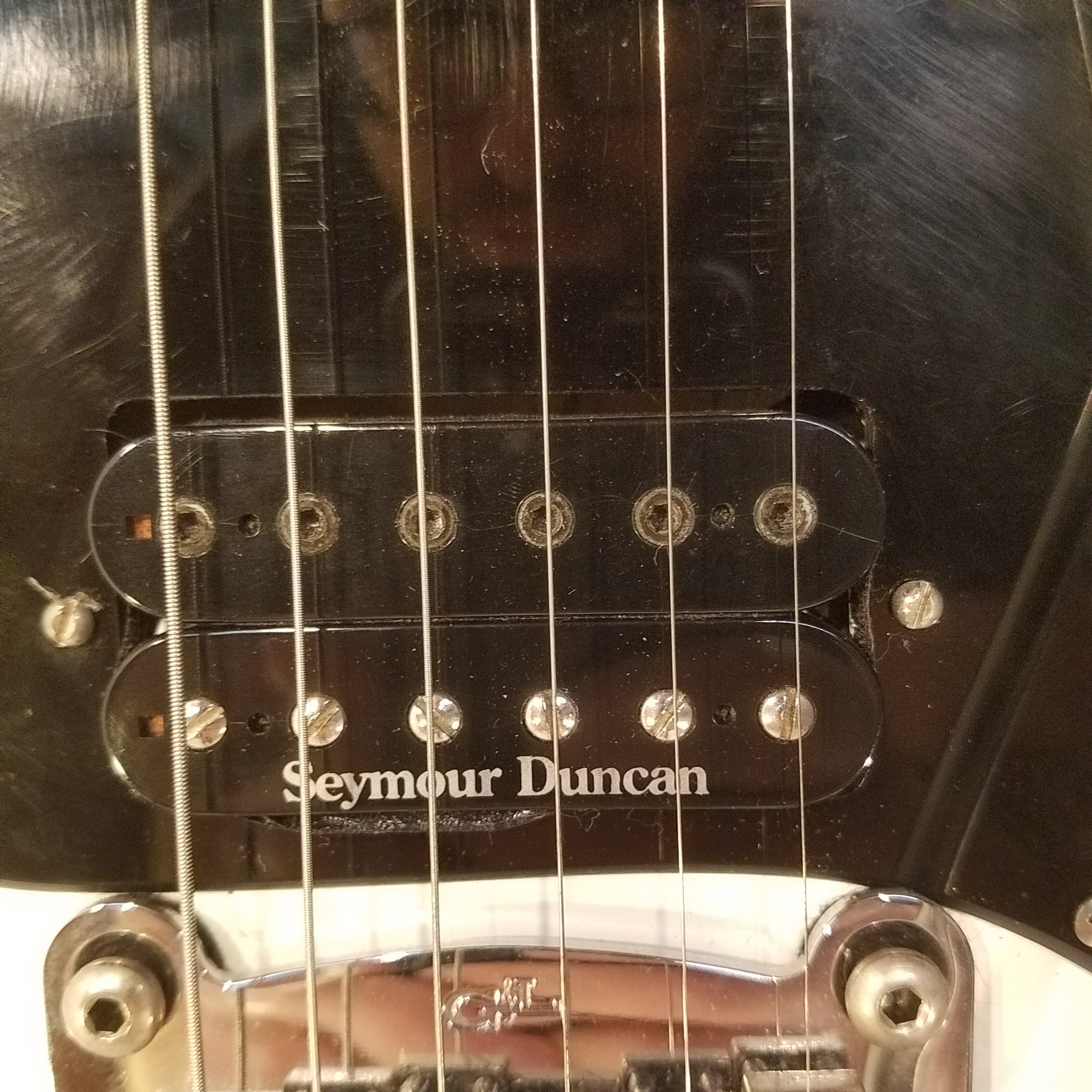 G&L S-500 USA with Seymour Duncans Electric Guitar White with Hardshell Case