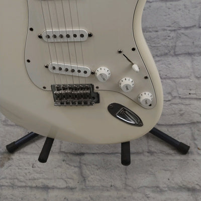 Fender Standard Stratocaster (MIM) White Electric Guitar w/ American Pickups