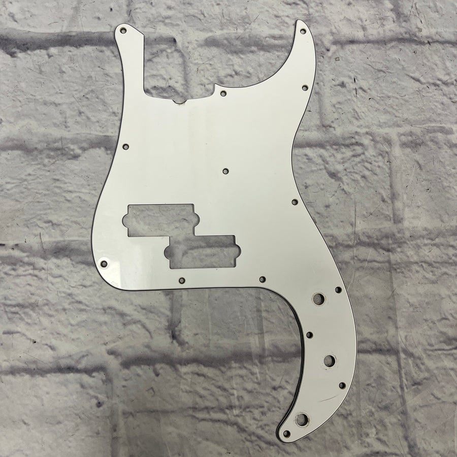 FENDER P BASS PICKGUARD