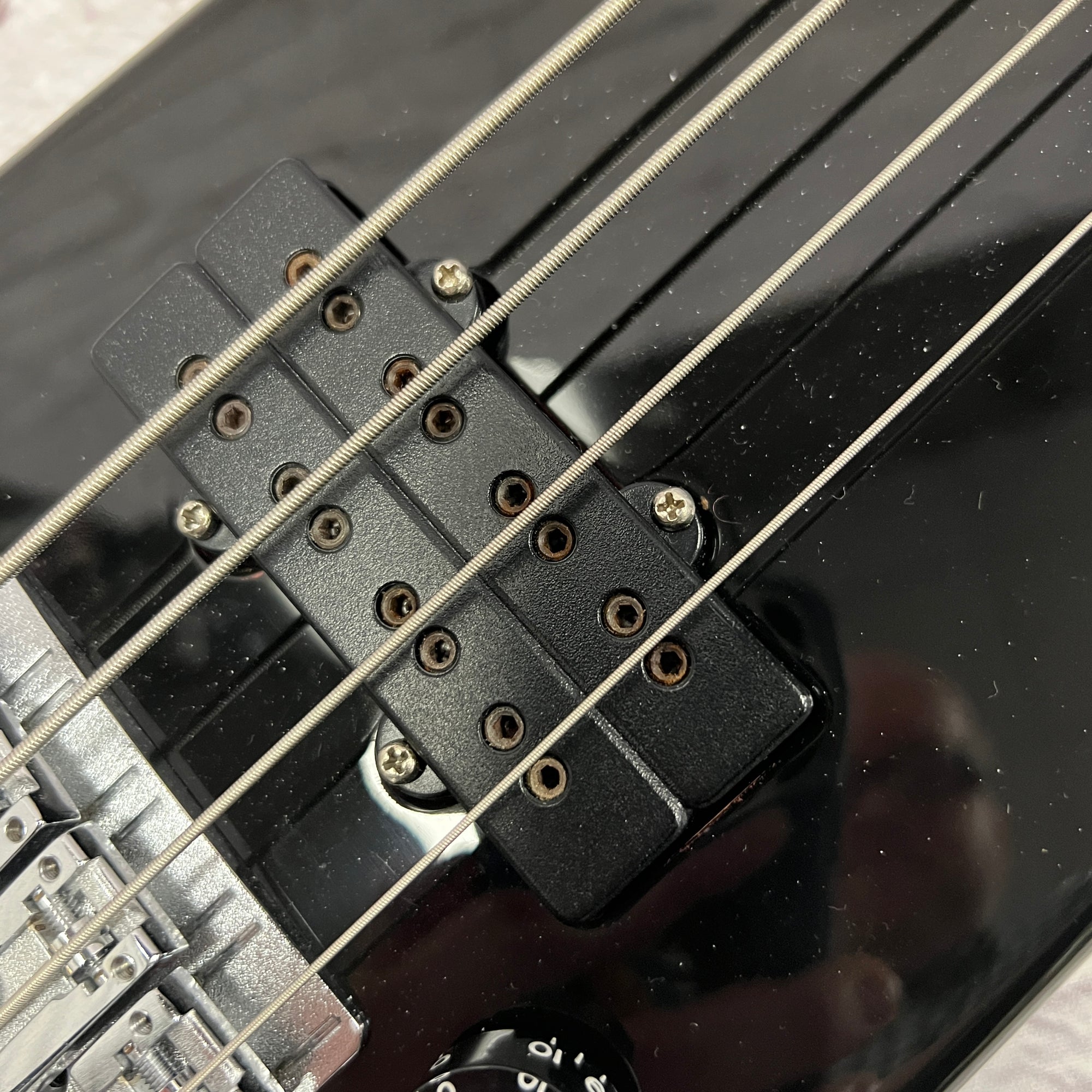 Kramer The Duke Headless Bass Aluminum Neck with Case