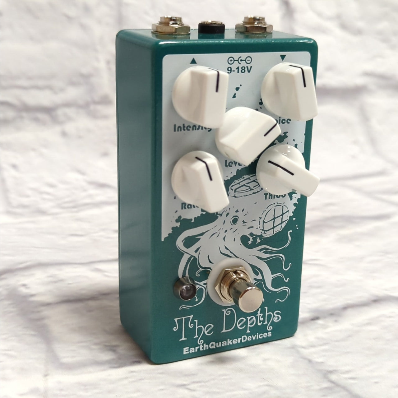 EarthQuaker Devices The Depths Optical Vibe Machine Chorus Vibrato Pedal