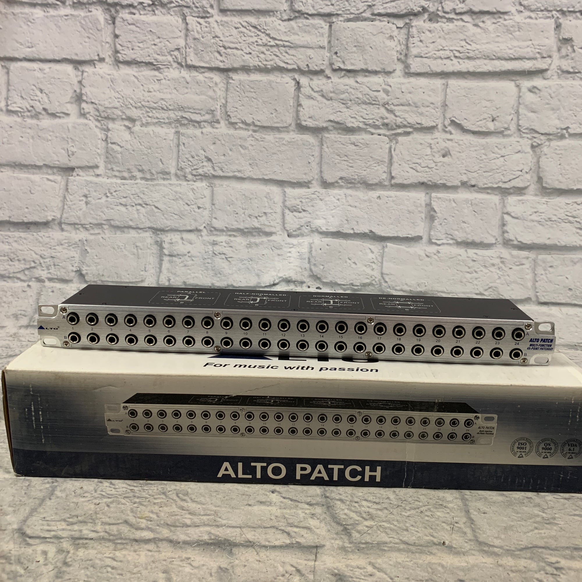 Alto 48-Point Rack Patchbay - New Old Stock!