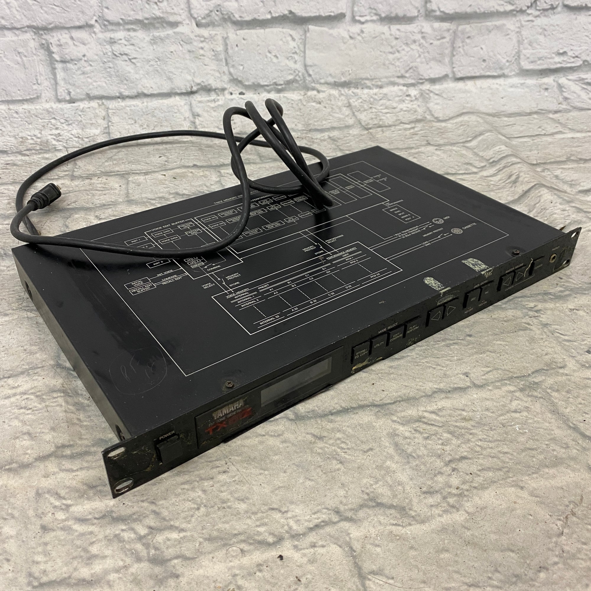 Yamaha TX81Z FM Tone Generator Synthesizer 80's Rack FM Sound