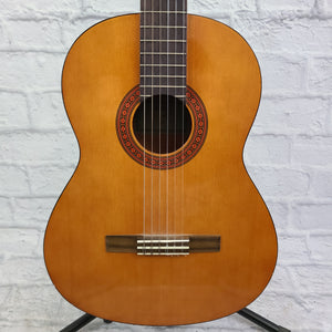 Yamaha C-40 Classical Acoustic Guitar w/ Chipboard Case