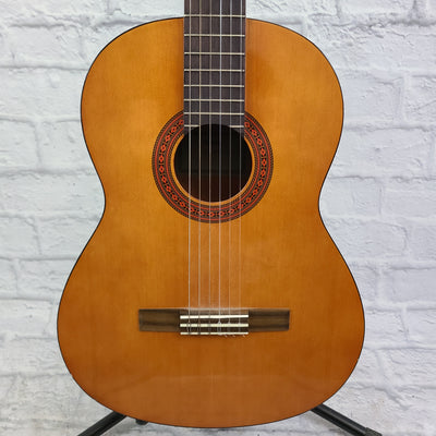 Yamaha C-40 Classical Acoustic Guitar w/ Chipboard Case