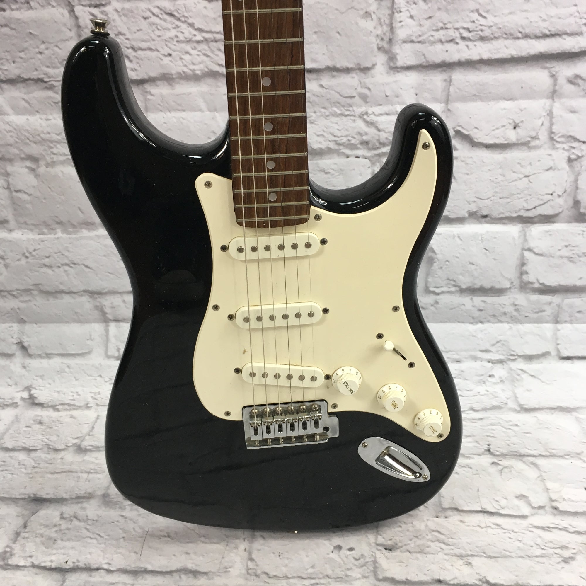 178：Squier Stratocaster ジャンク SQUIER STRATOCASTER – Stutzman's Guitar Center