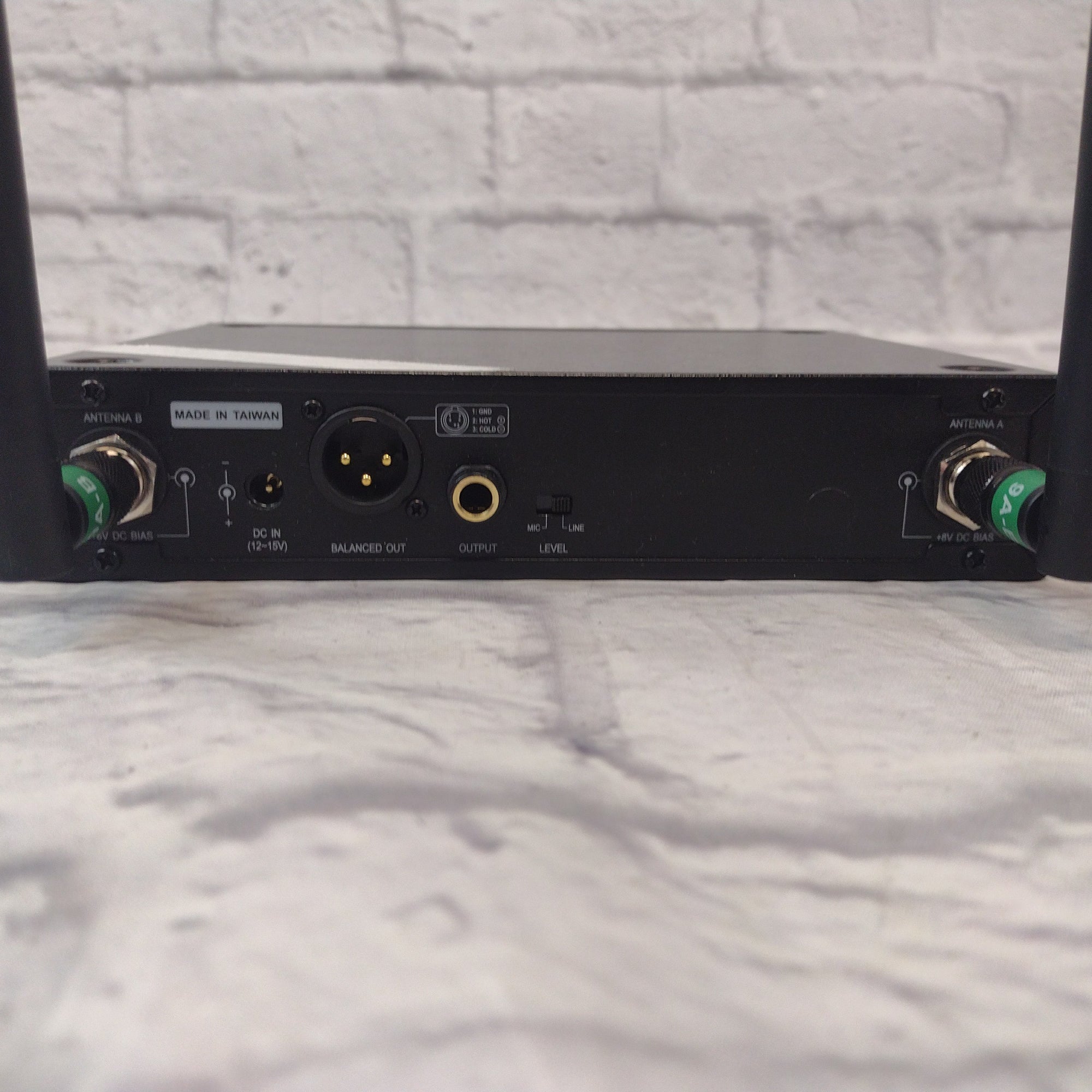 Mipro ACT-311b/ACT32T Instrument Wireless Outfit