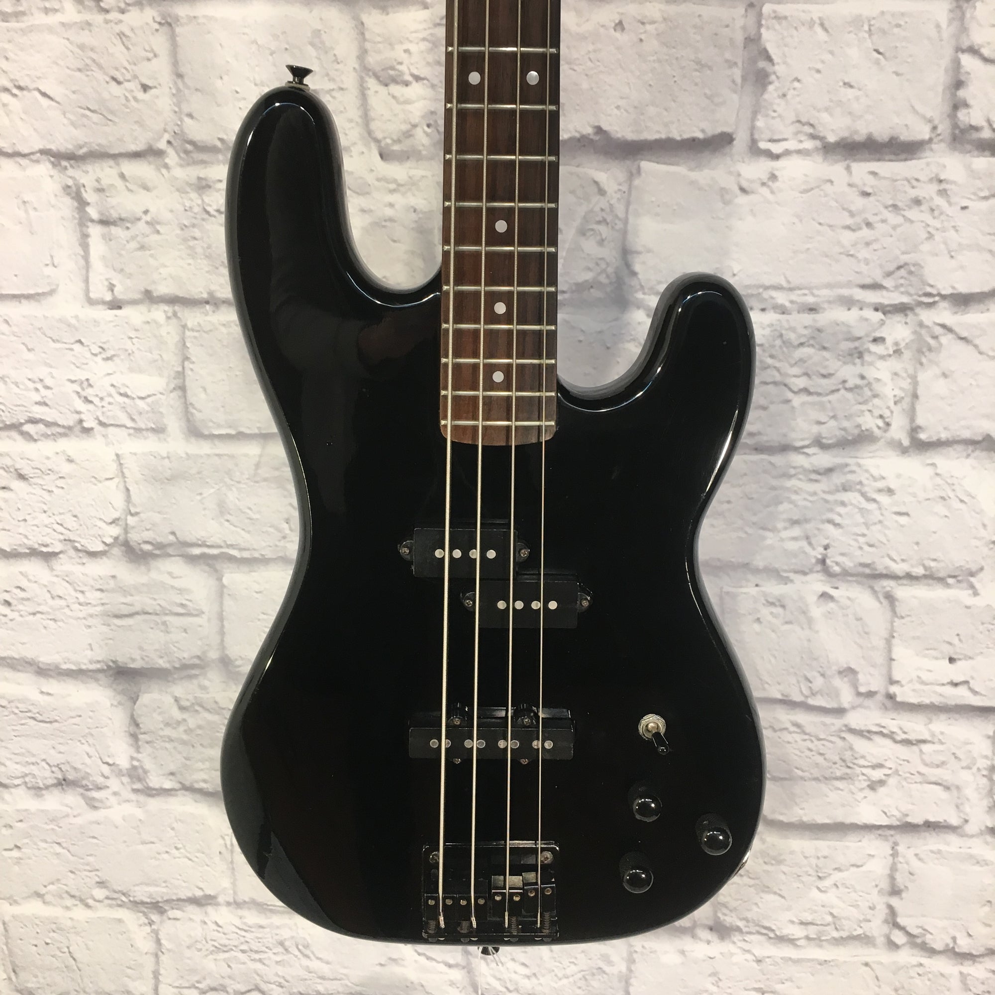 Stinger SBL-10 4 String Electric Bass Guitar