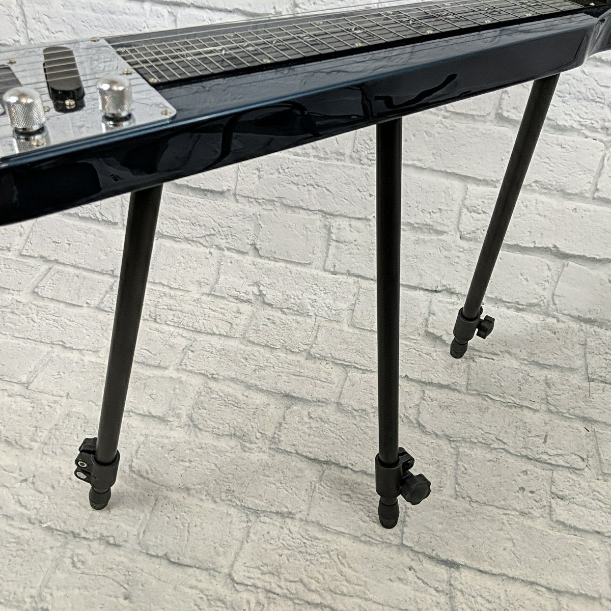 新品 Rogue RLS-1 Lap Steel Guitar 外箱ダメージあり Rogue RLS-1 Lap Steel Guitar With Stand and Gig Bag Metallic