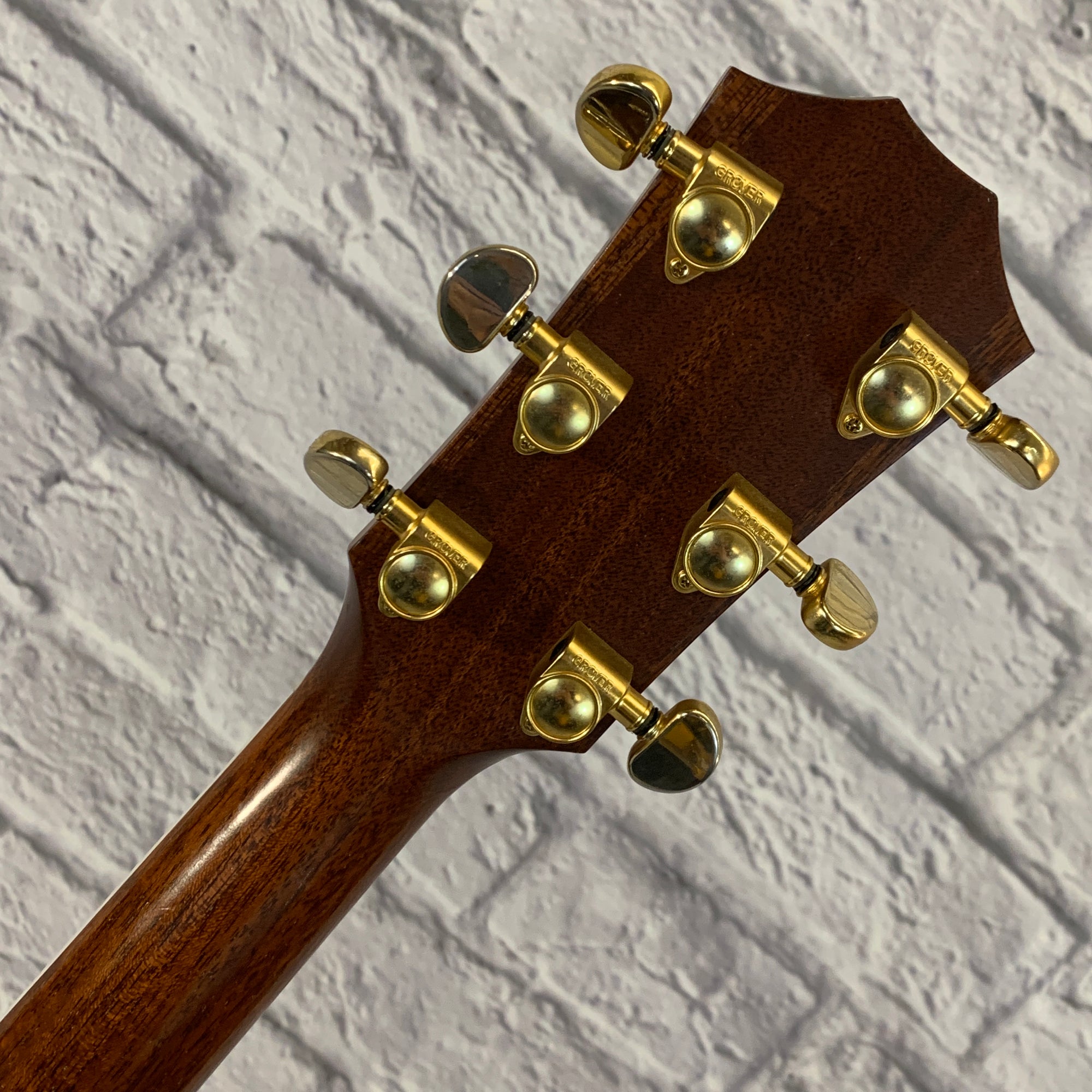 Taylor 810-CE Acoustic Guitar w/ Case