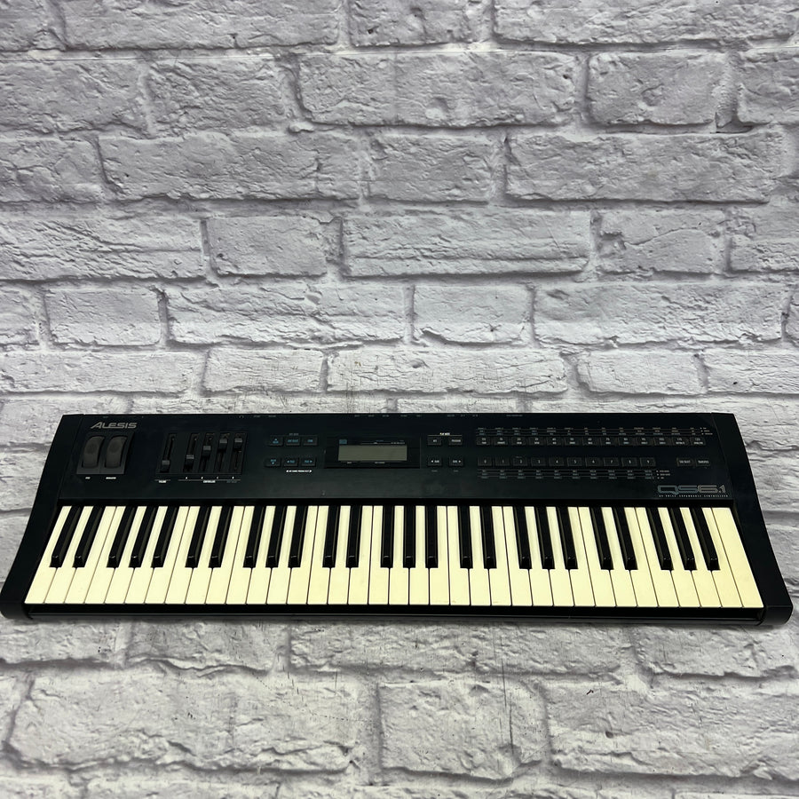 Alesis QS6.1 w case and cover