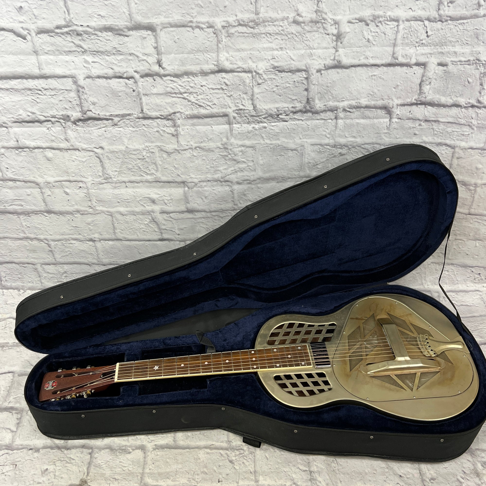 Republic Tri-Cone Resonator with Case