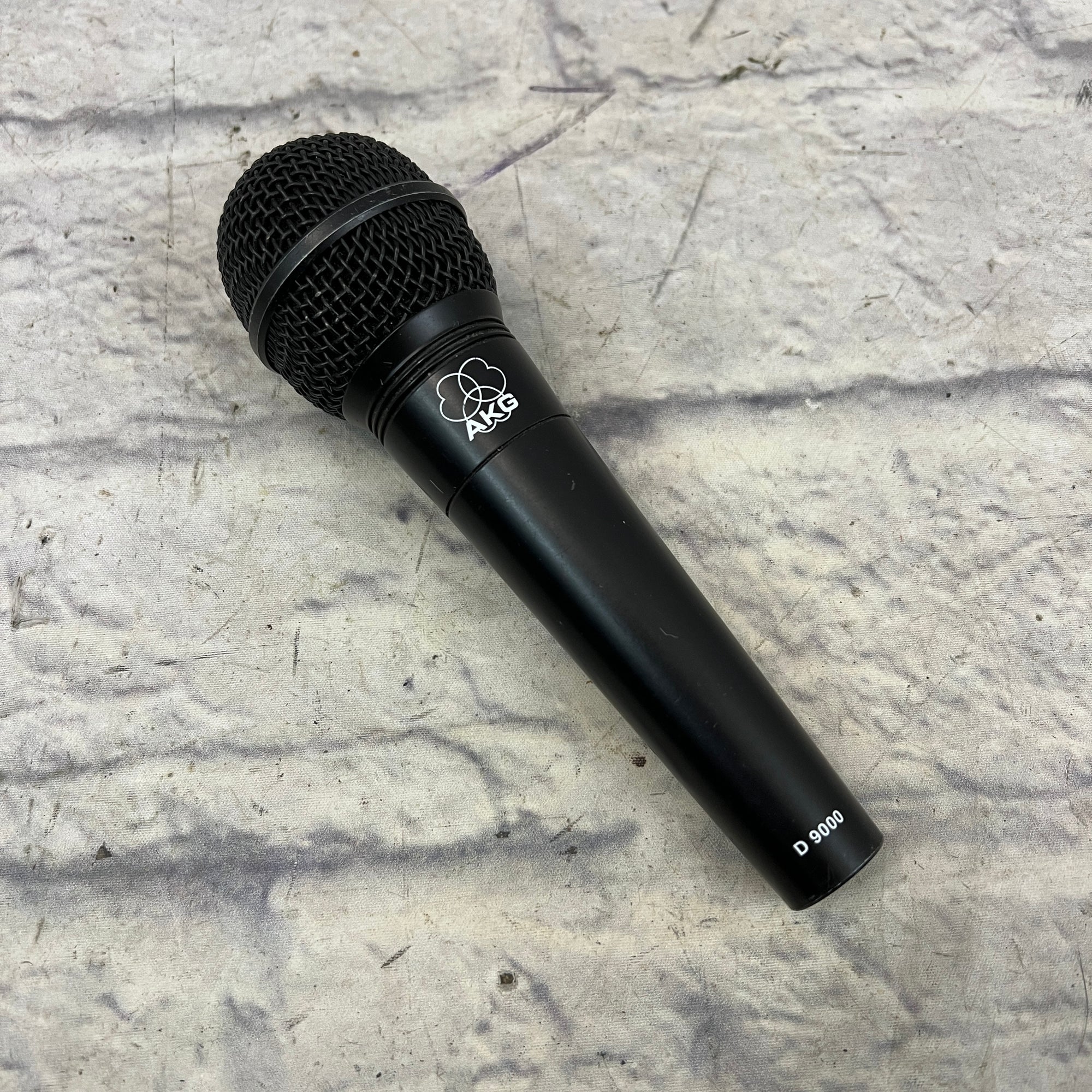 AKG D9000 Microphone