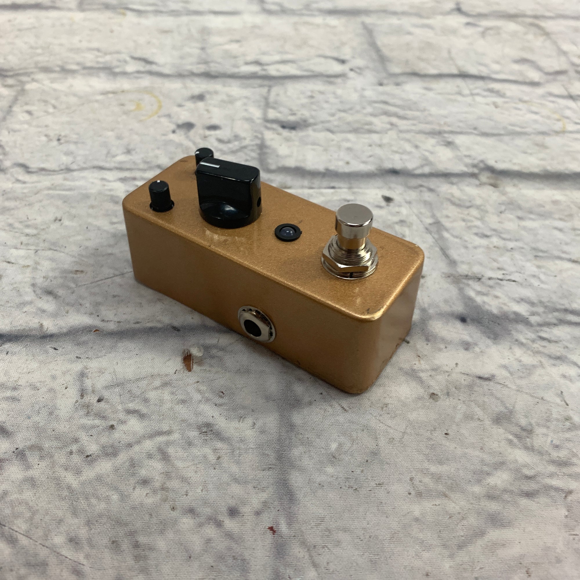 Unknown Gold Mini Tremolo Pedal