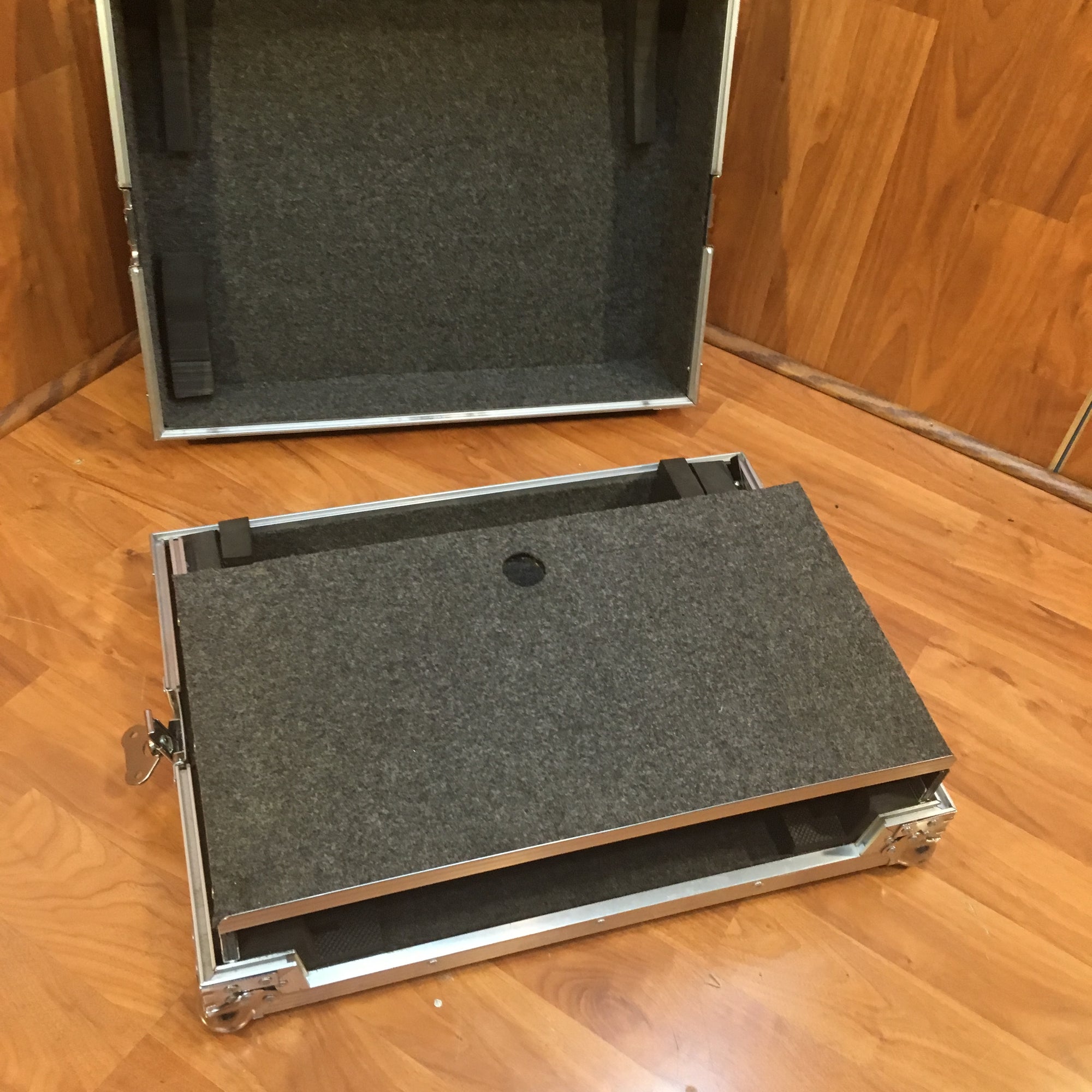 Traktor S4MK2 DJ Controller with Case