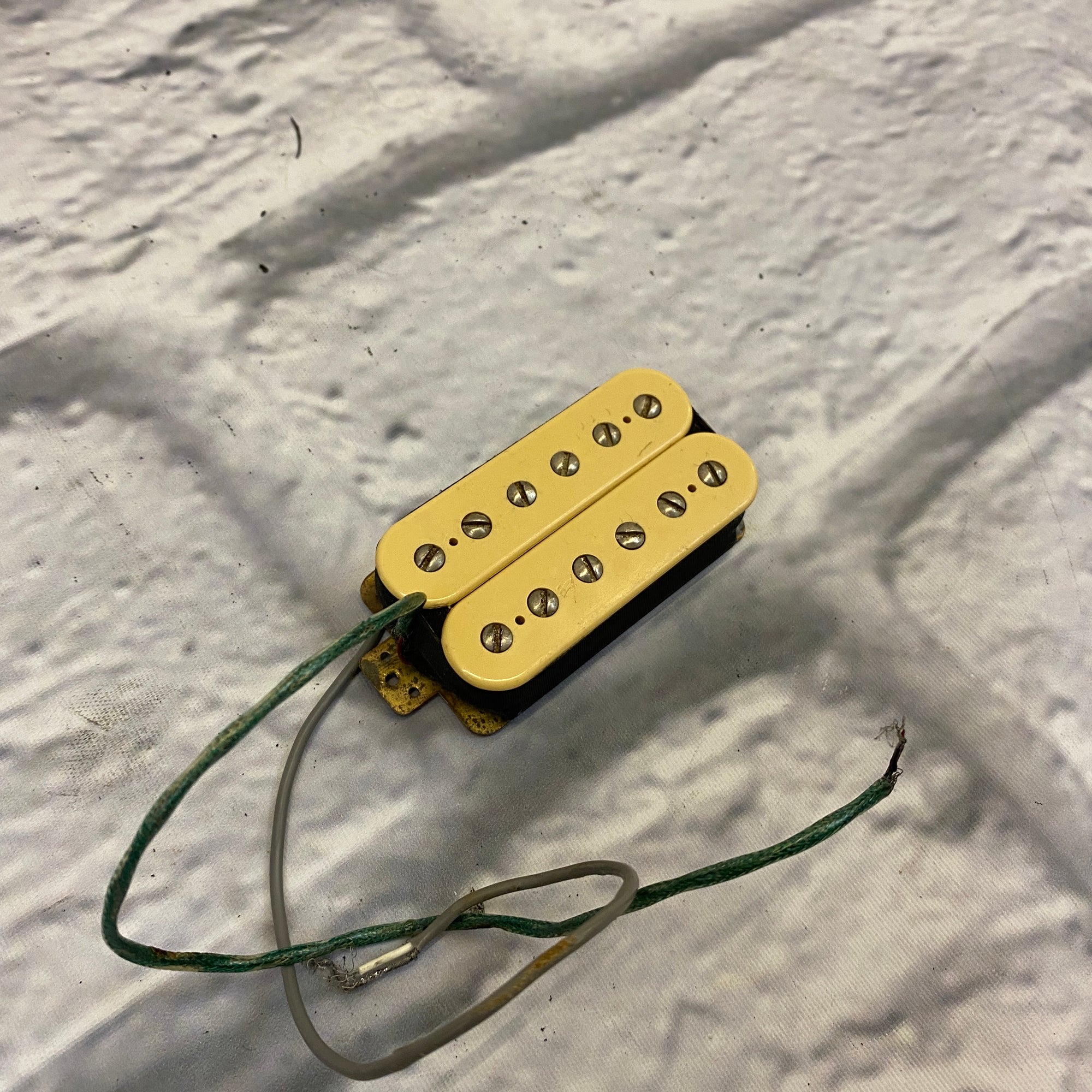 Unknown Humbucker Bridge Pickup - Cream