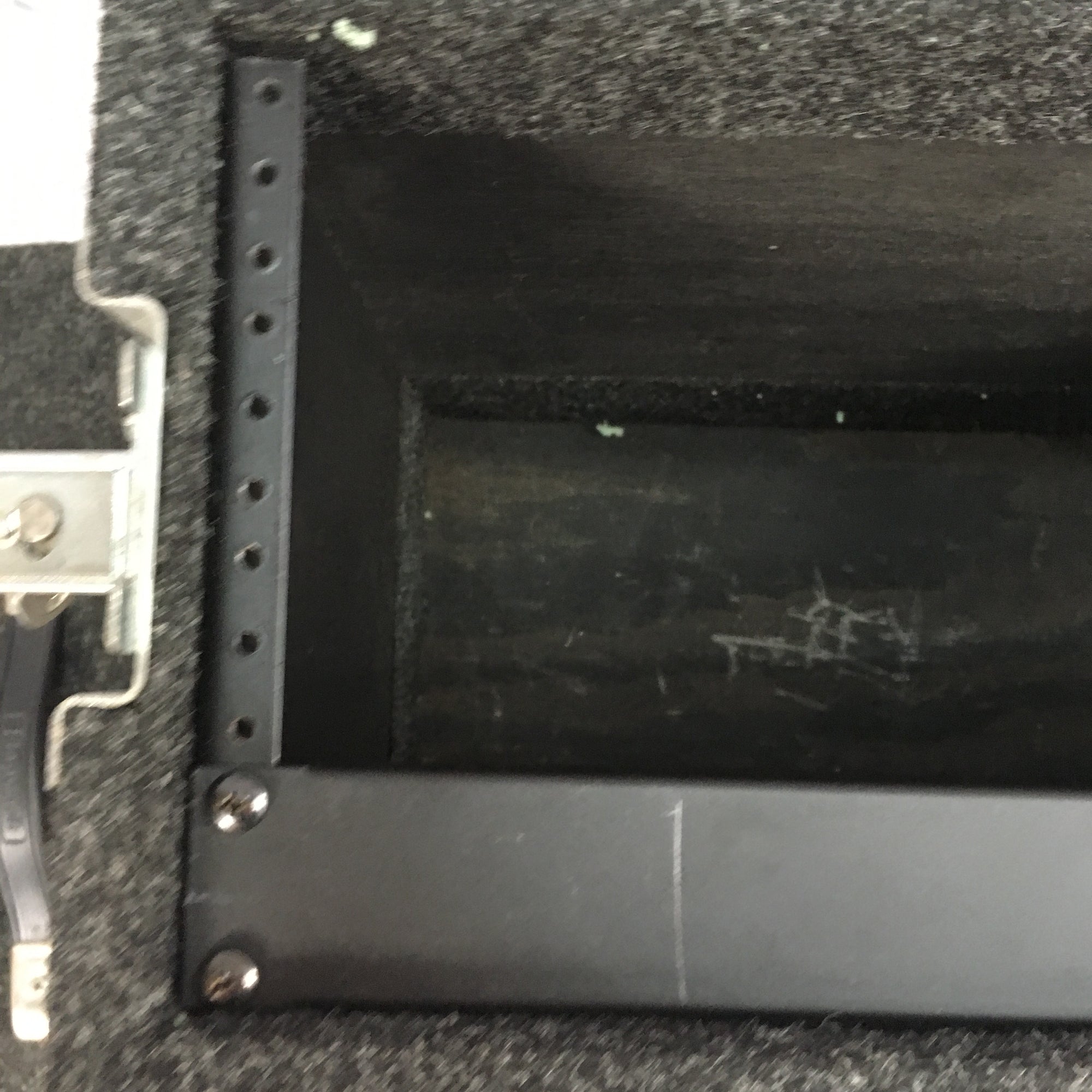 Grundorf 4 Space Carpet Rack Case