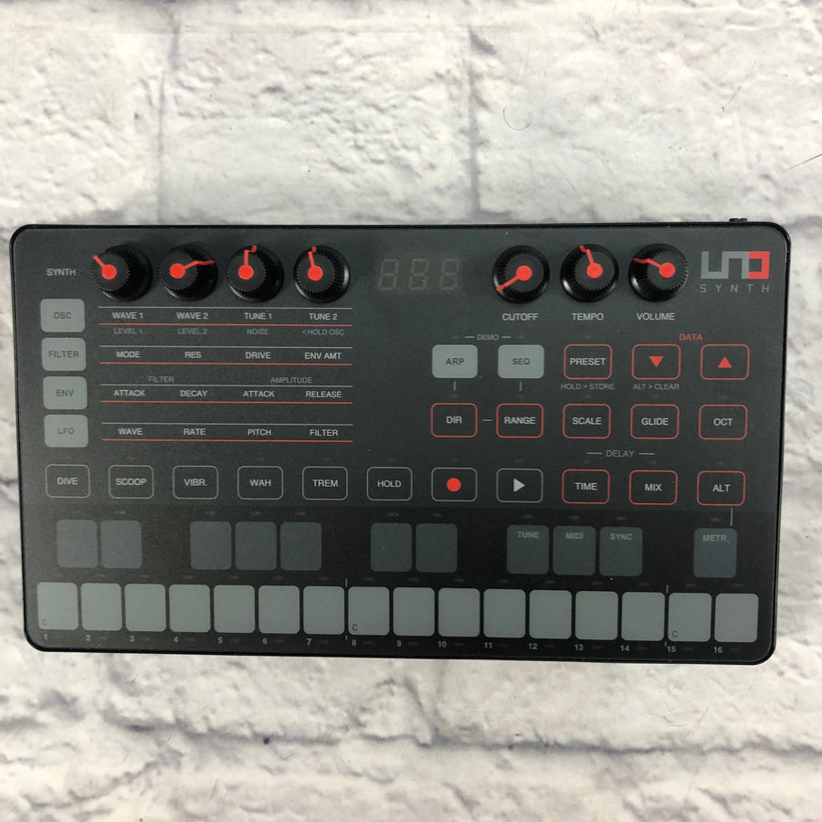 IK Multimedia Uno Analog Synthesizer