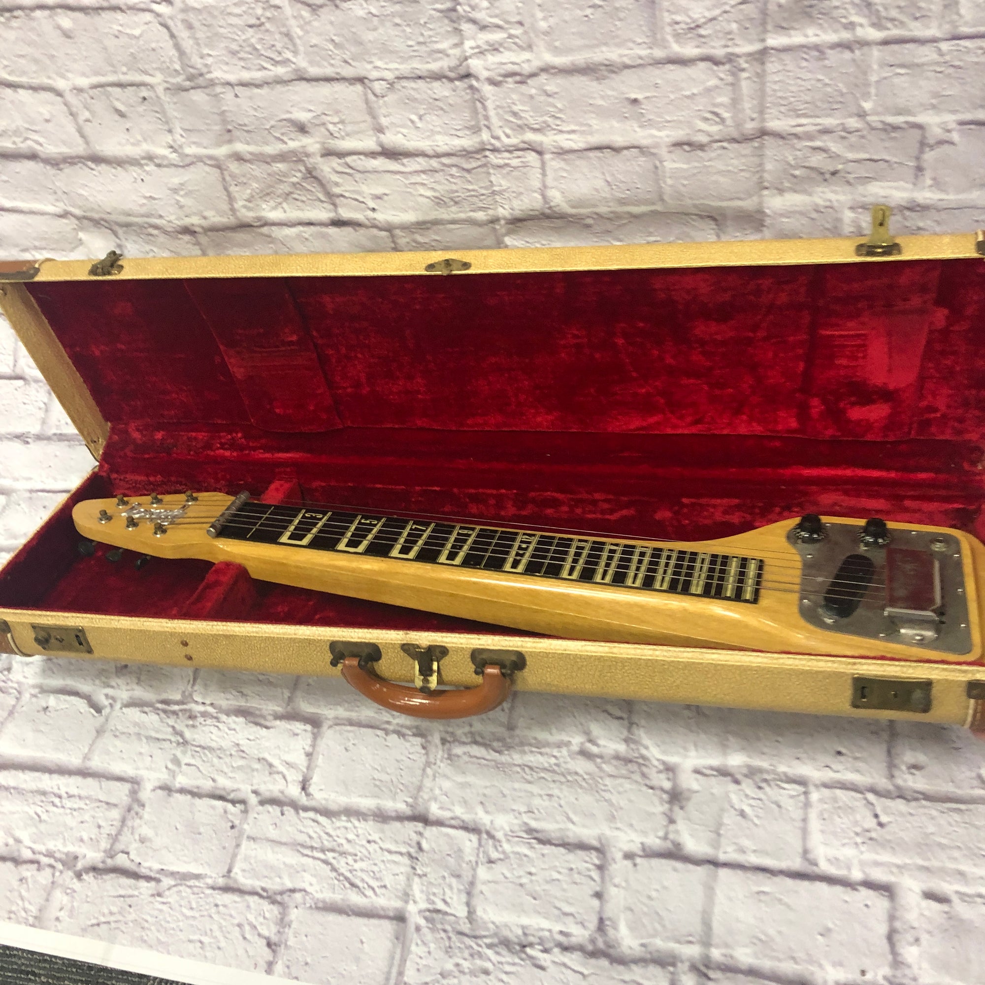 Gibson Vintage Skylark Lap Steel with Case