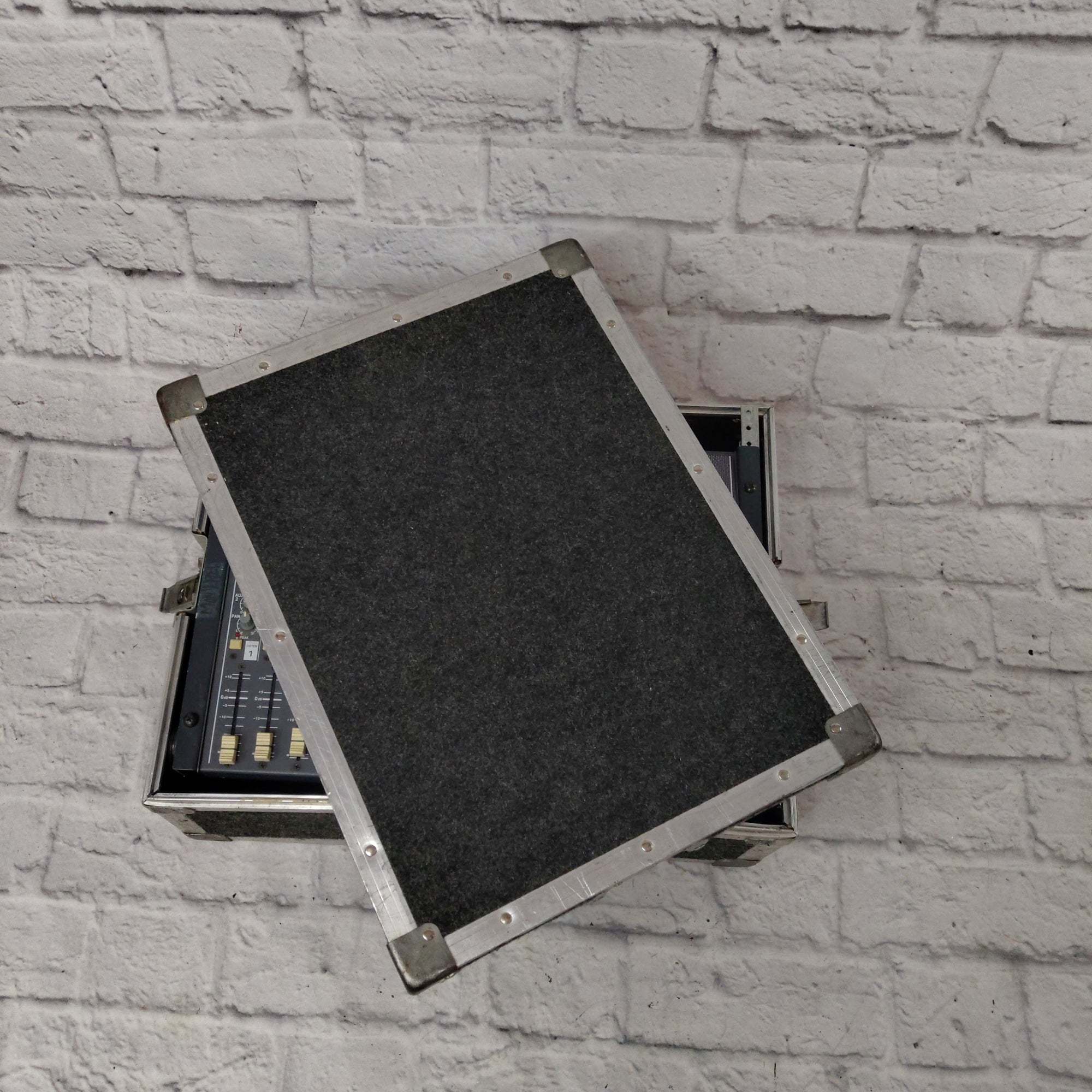 Studiomaster Club 2000 142 Mixer with Road Case