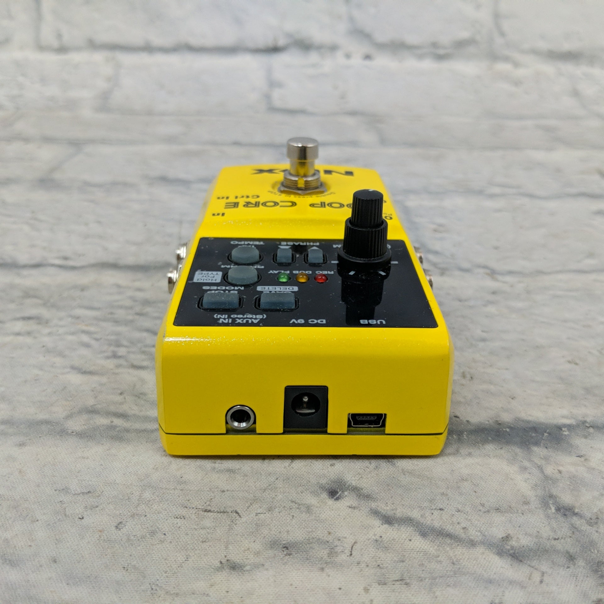 NUX Loop Core Stereo Guitar Effect Pedal 6H Recording + 40 Built-in Drum Patterns + Tap Tempo
