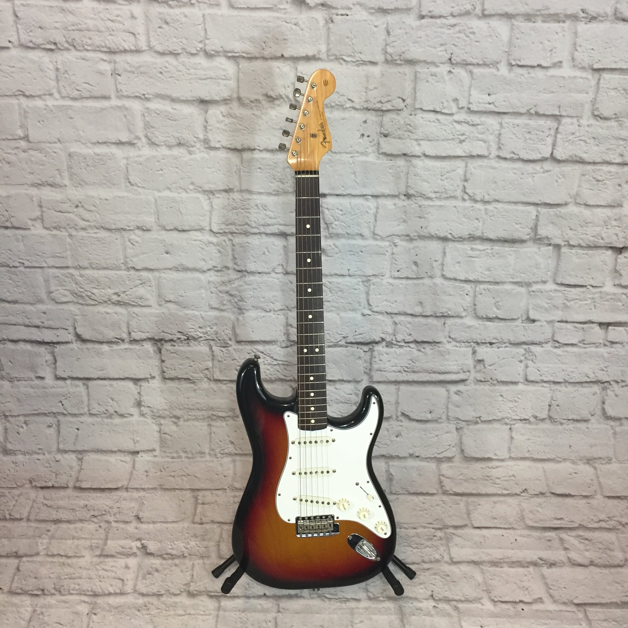 Fender 1983 62' Reissue Stratocaster 3 Tone Sunburst with Tweed Case