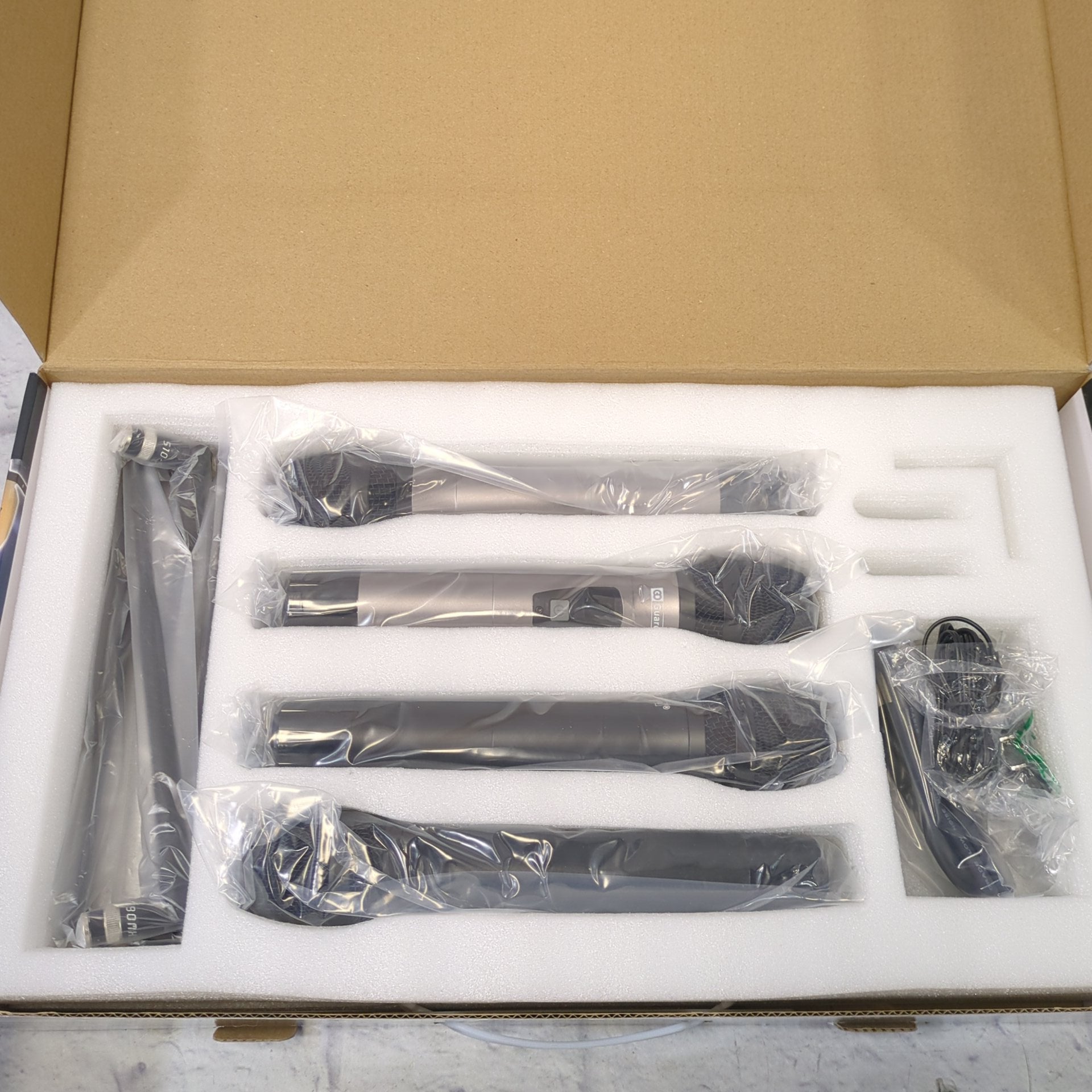Guarda Audio 4-Channel UHF Wireless Microphone System with 4 Handheld Dynamic Microphones