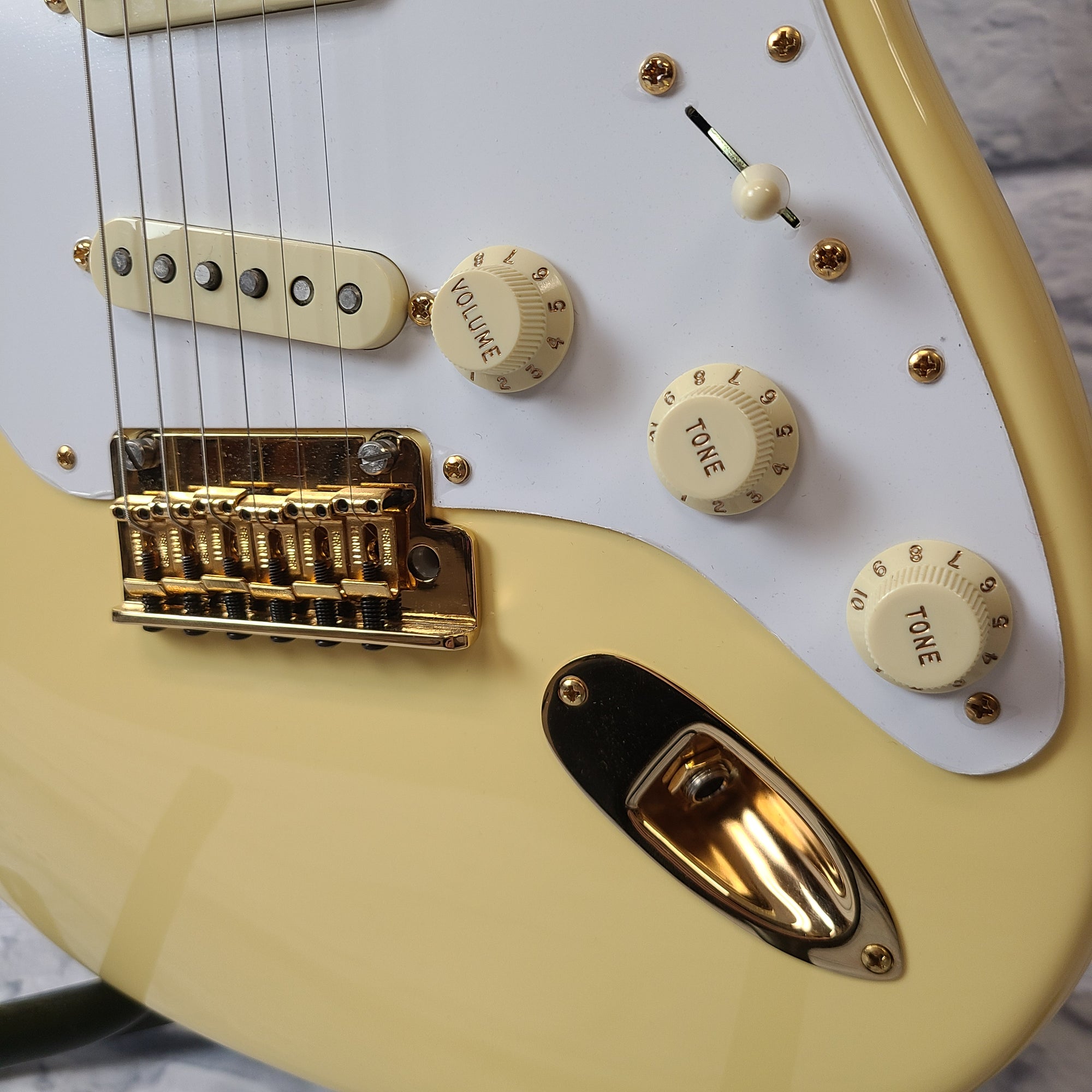 Fender Limited Edition American Professional Stratocaster Electric Guitar - Vintage White with Gold Hardware