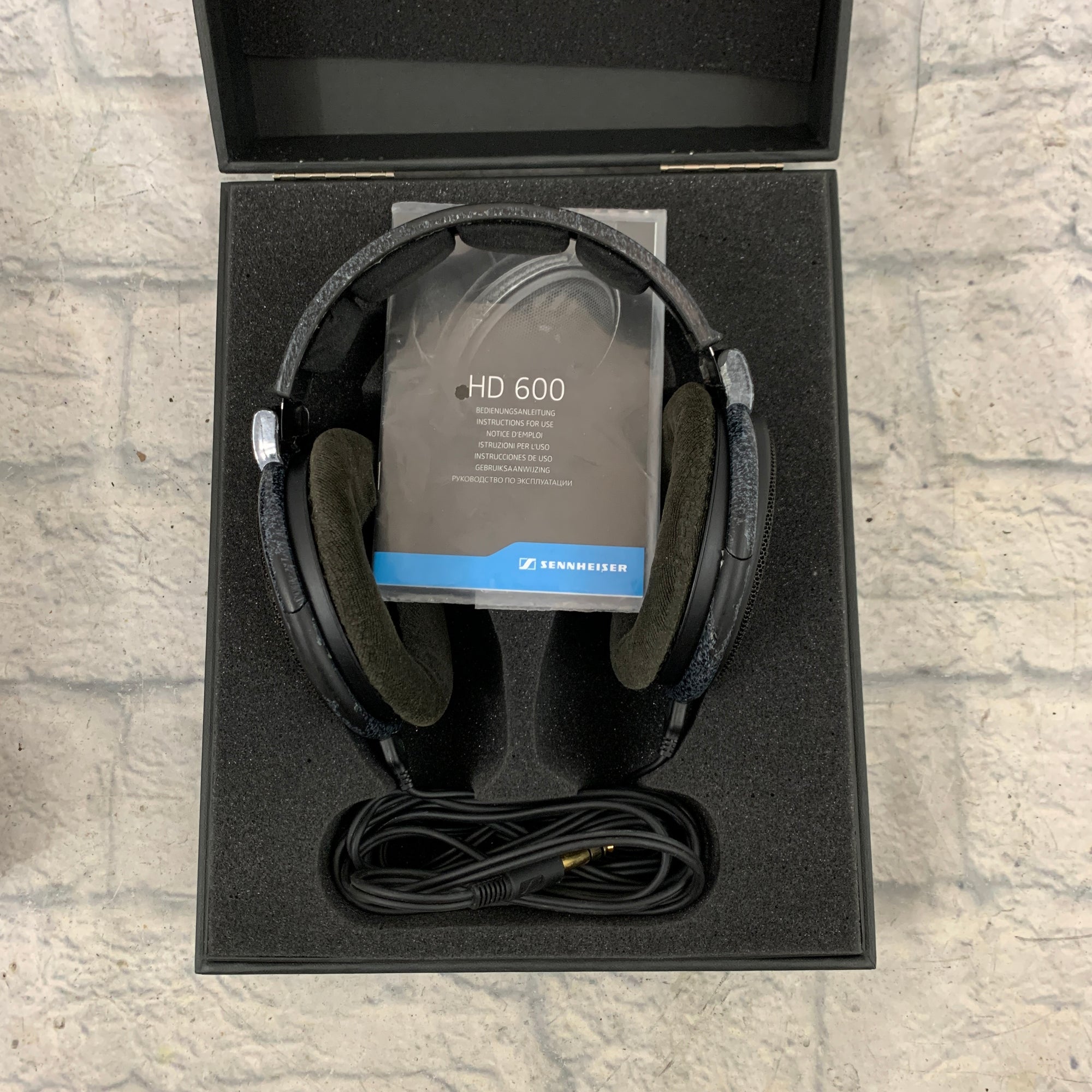 Sennheiser HD 600 Professional Studio Headphones - Evolution