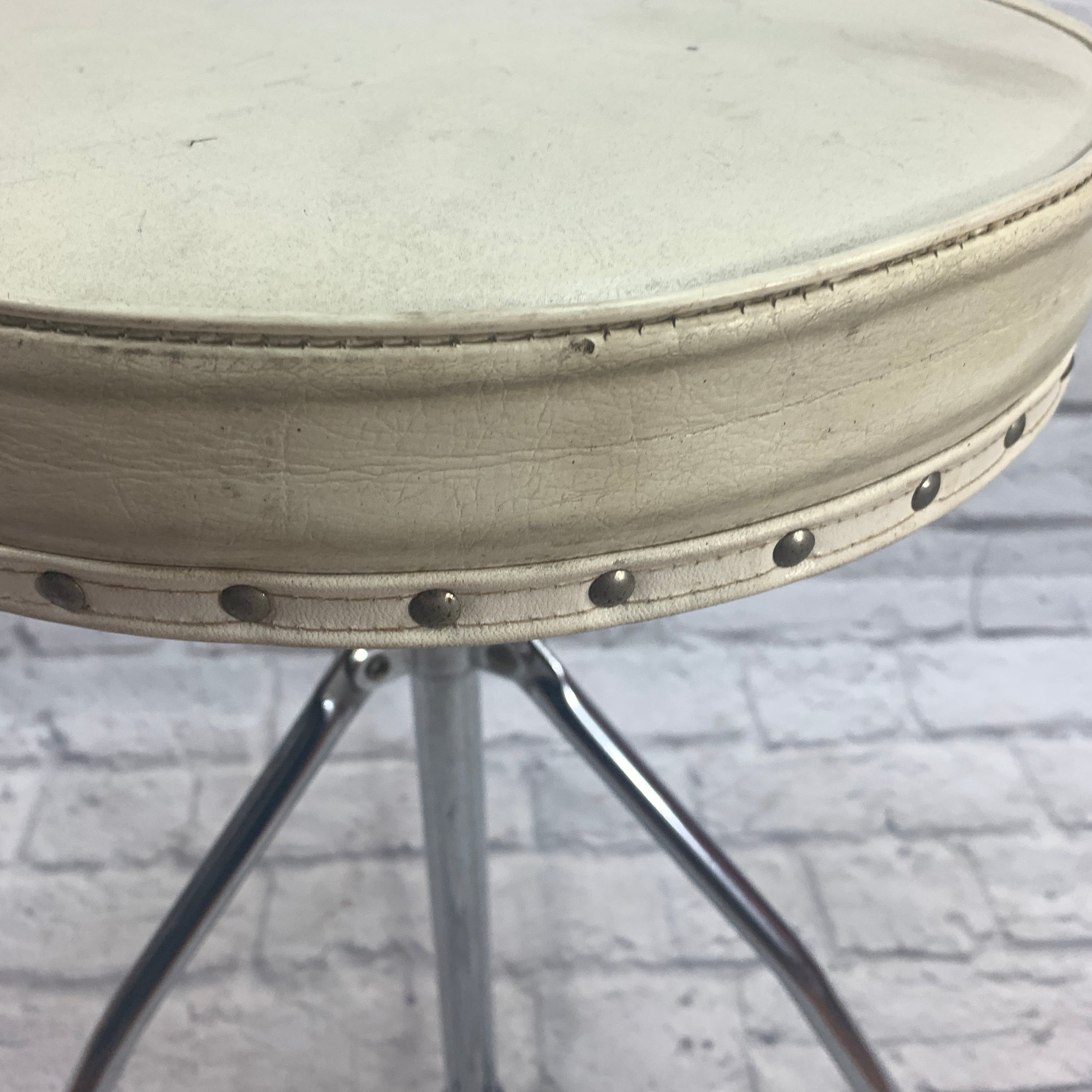 Vintage Slingerland White Drum Throne