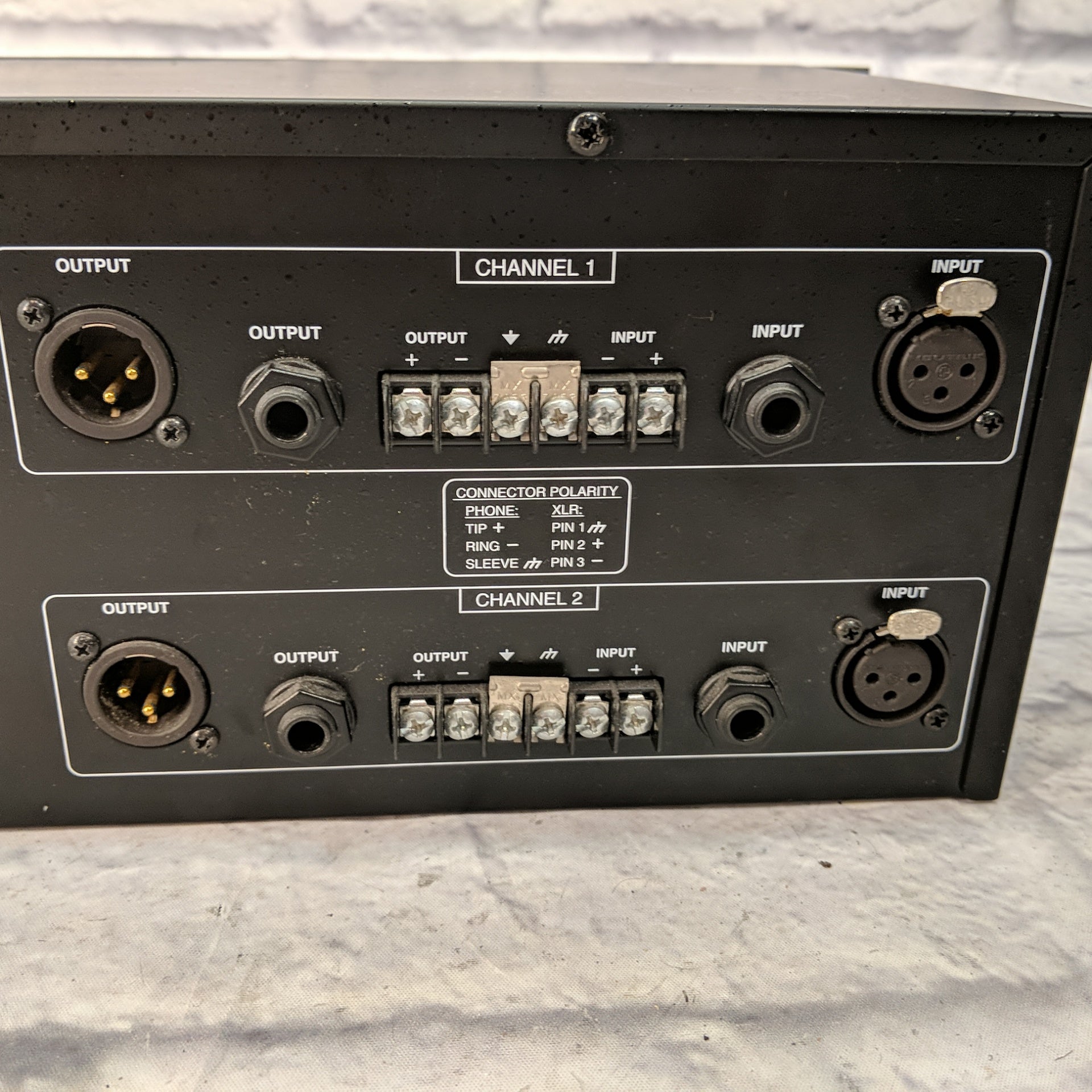 dbx 2231 2 Channel 31-Band Graphic EQ/Limiter w/ Type III Noise Reduction