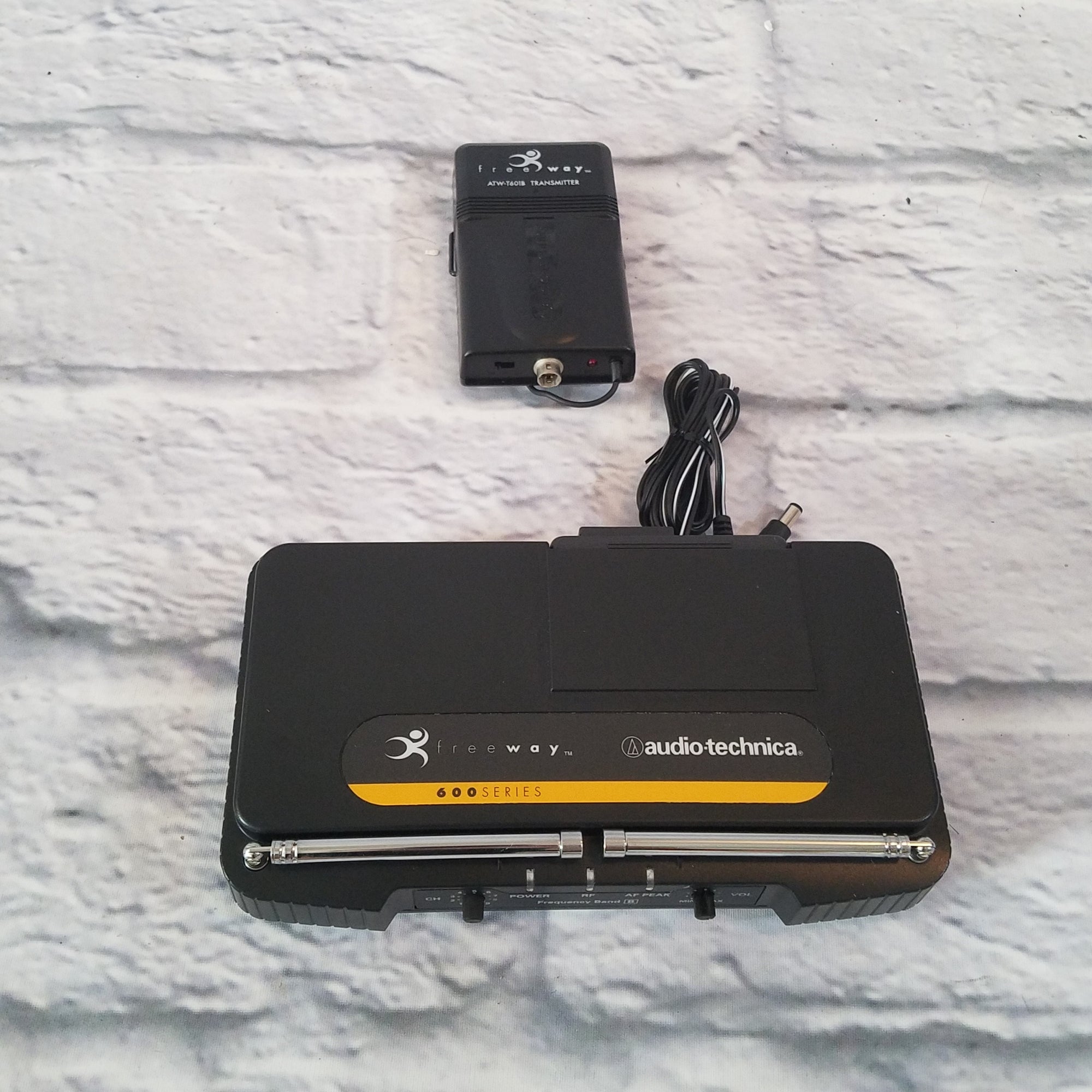 Audio Technica 600 Series ATW-601B/L 171.095MHz Wireless Lavalier Microphone System