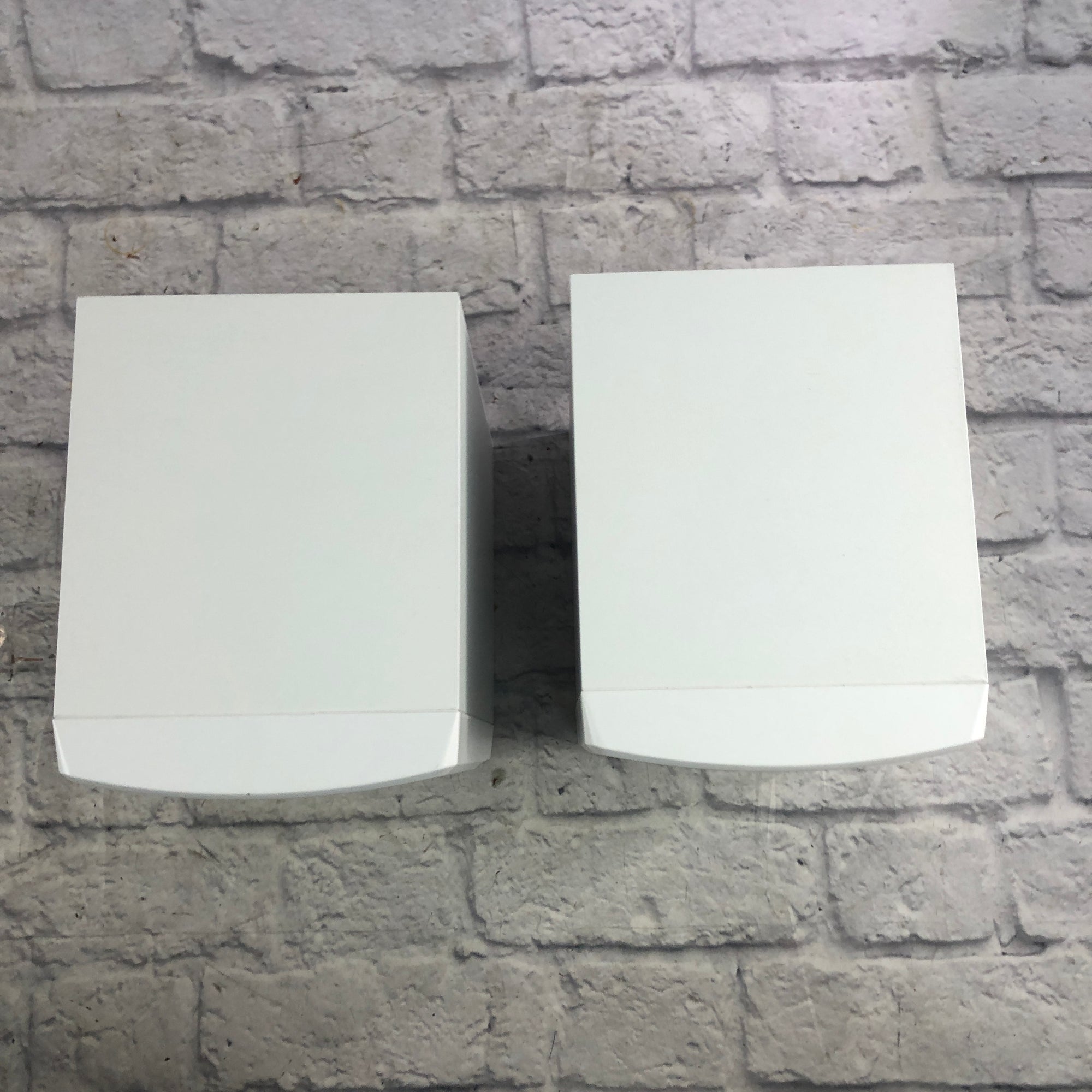 JBL 305P mkII Studio Monitor Pair White