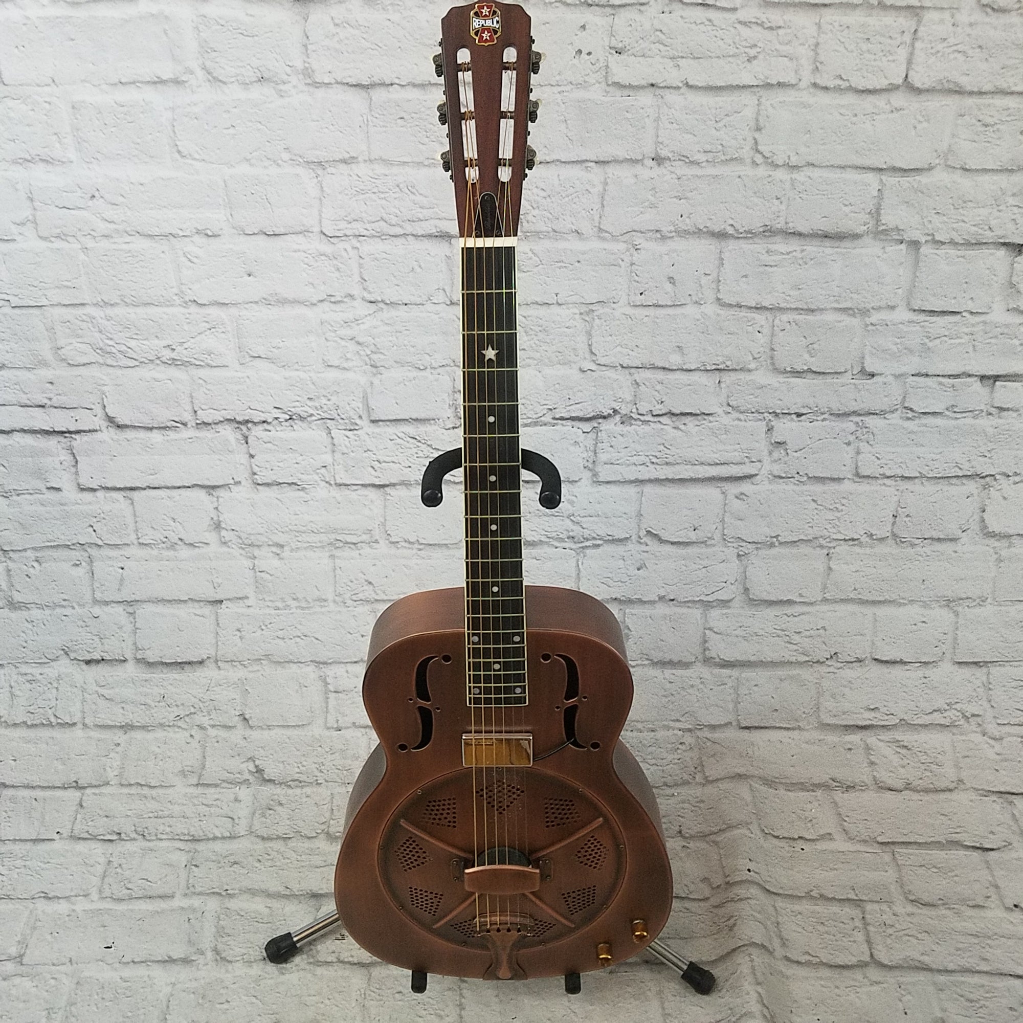 Republic Resonator Guitar w/ Pickup - Evolution Music