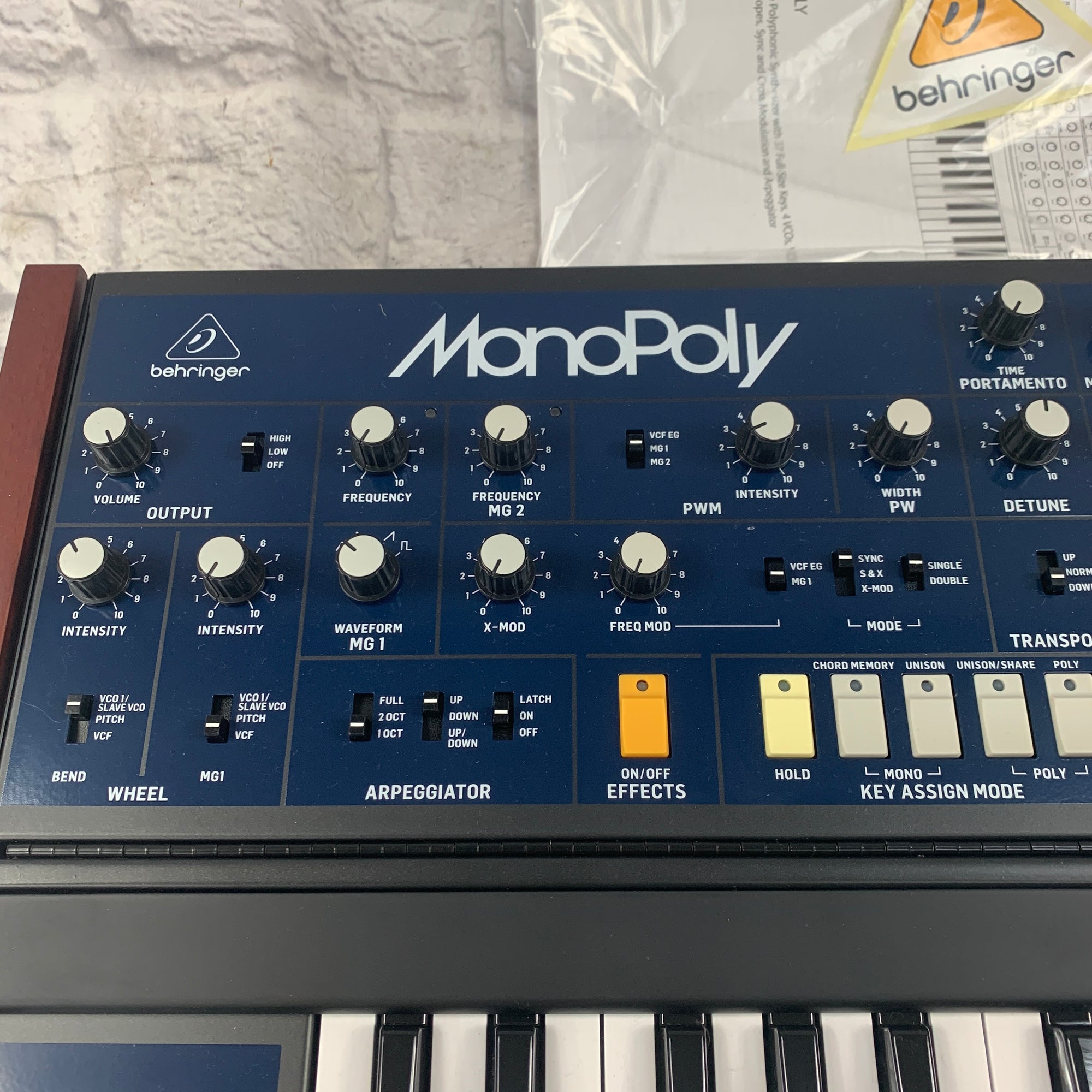 Behringer Mono / Poly Analog Synthesizer