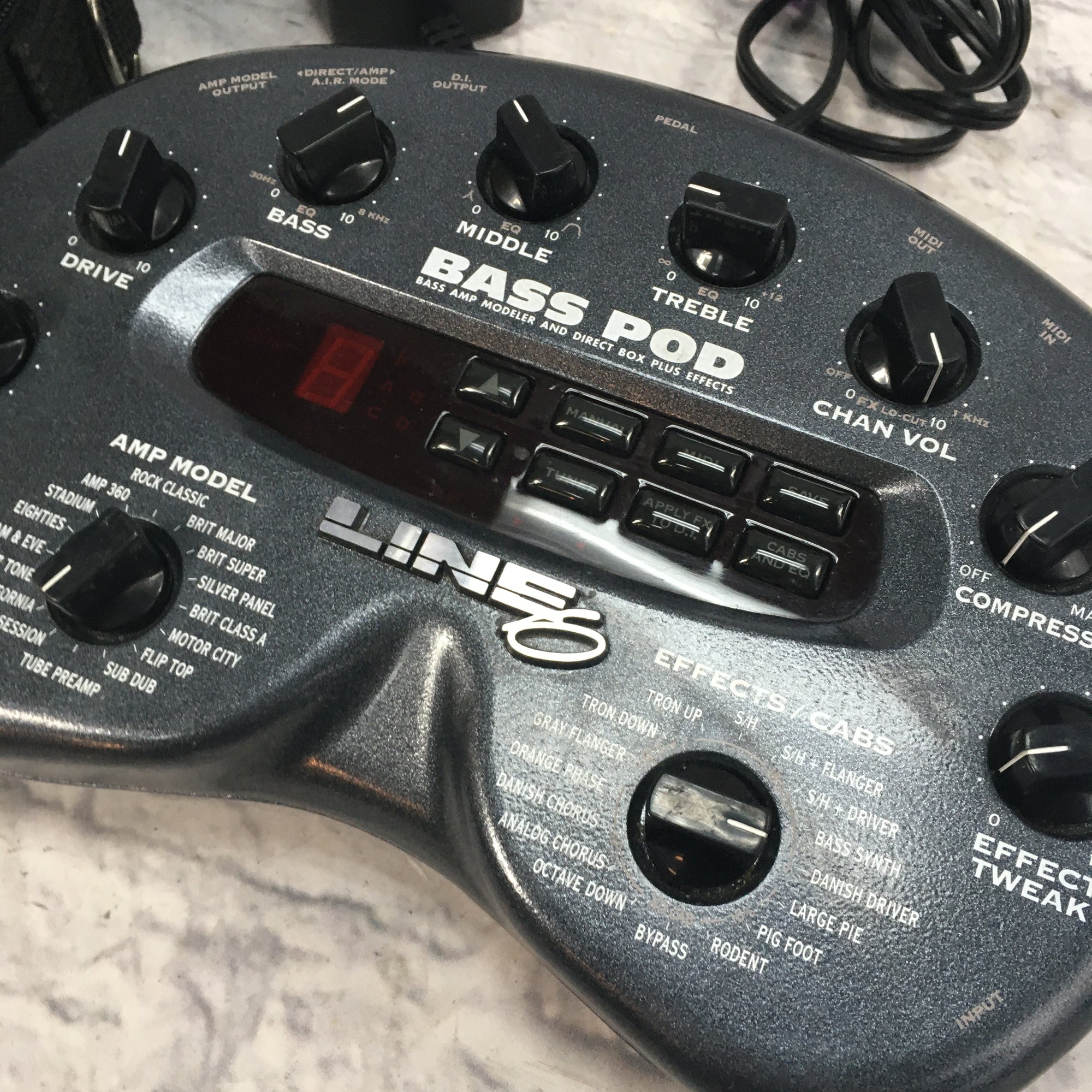 Line 6 Bass Pod Multi-Effect Bass Processor w/ power supply soft case