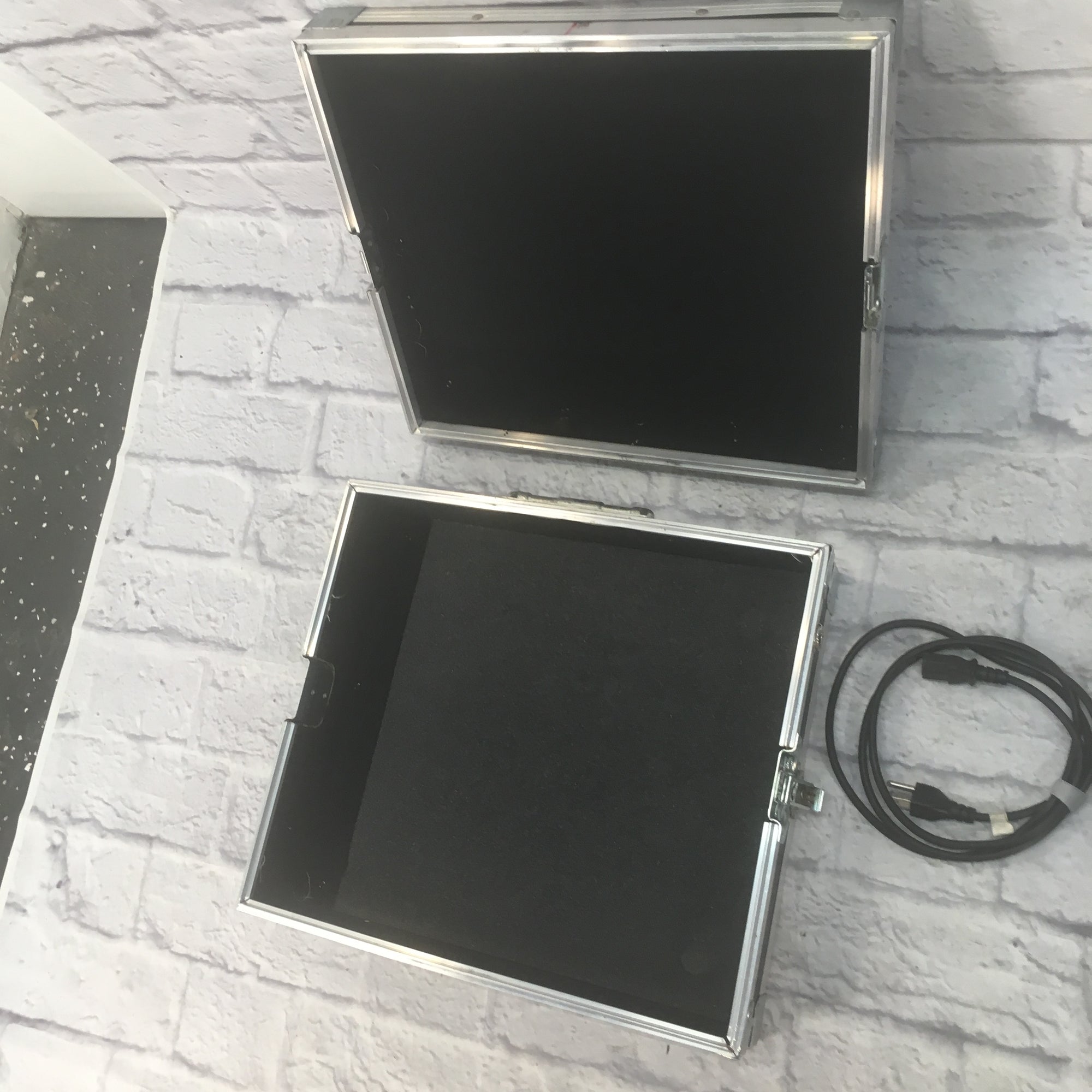 Korg D888 Digital Recording Studio w Flight Case