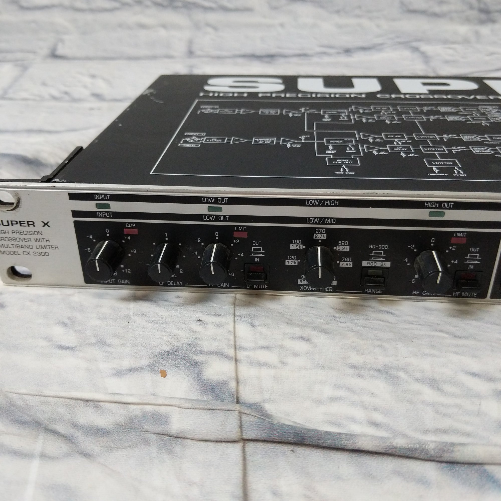 Behringer Super X Rack Unit