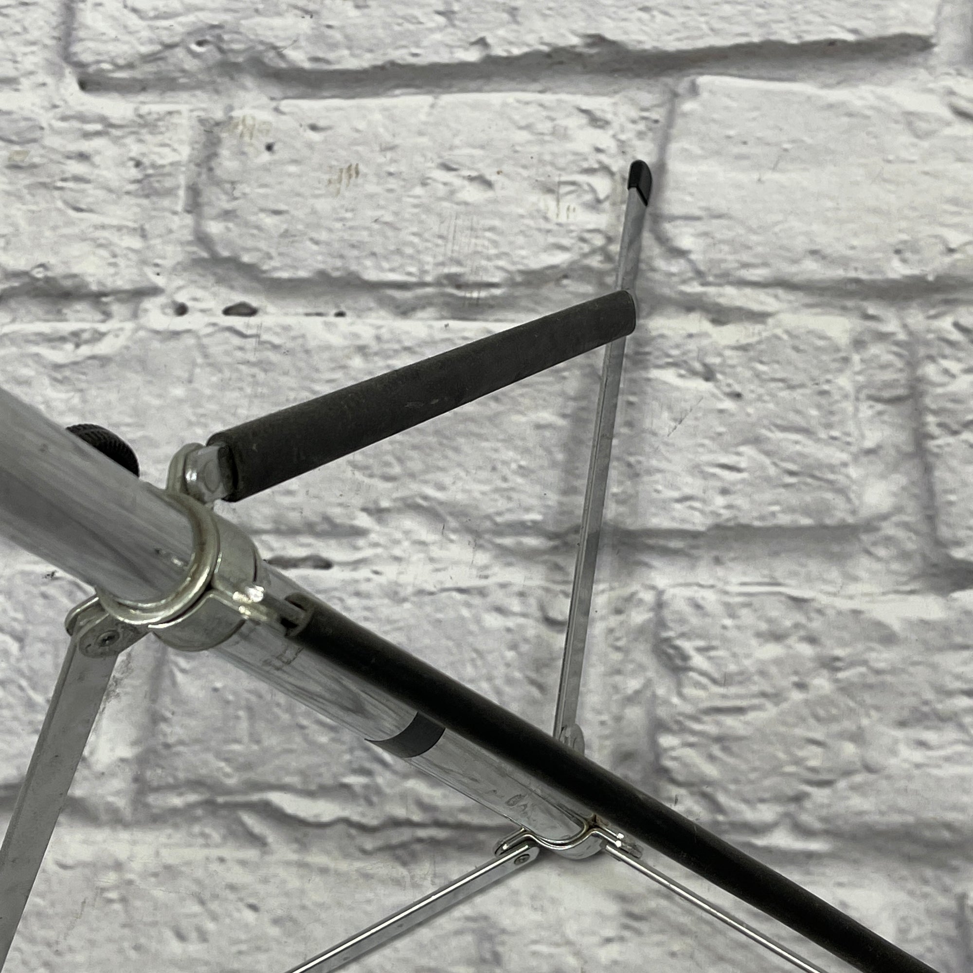Hamilton Chrome Guitar Stand