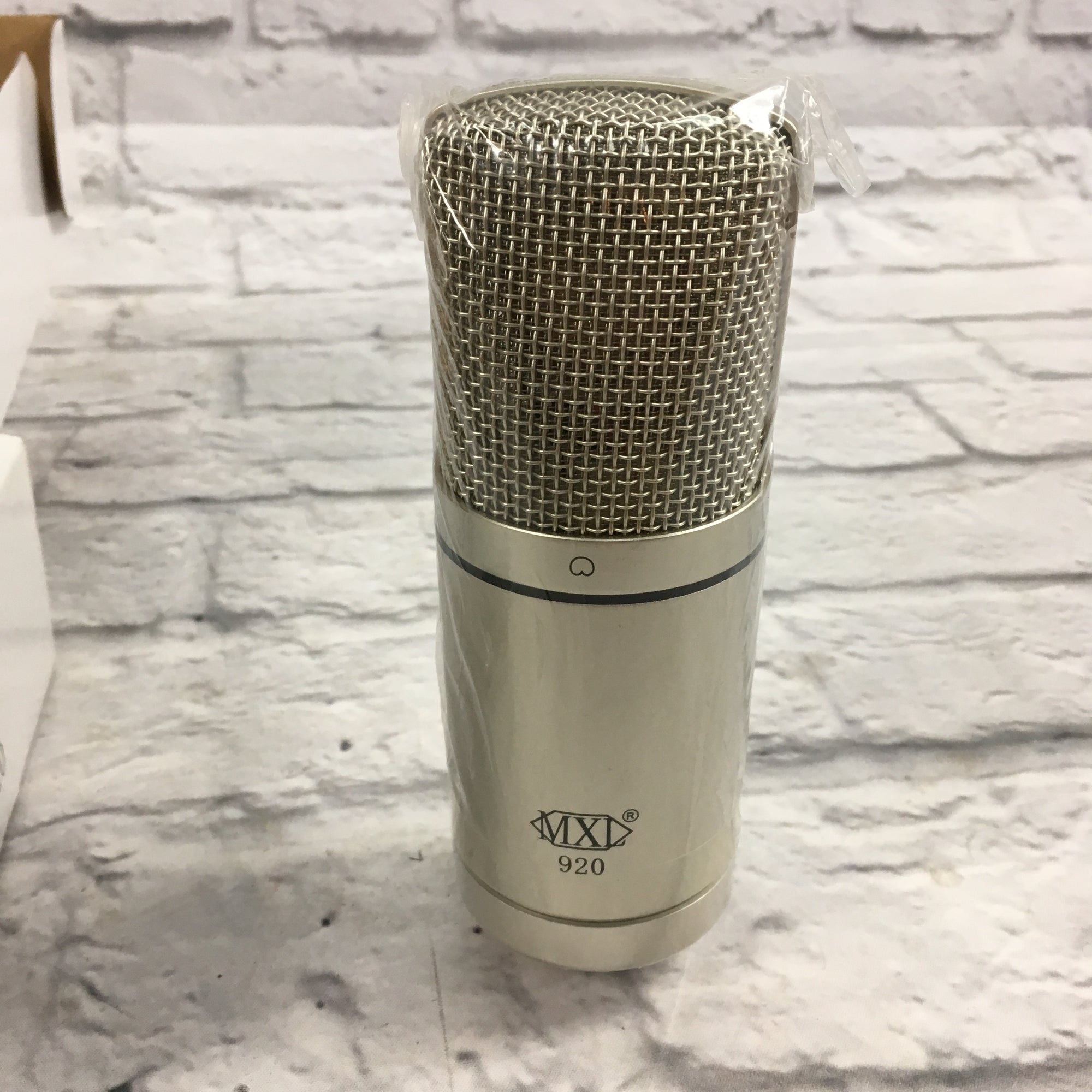 MXL 920 Large Capsule Condenser Microphone