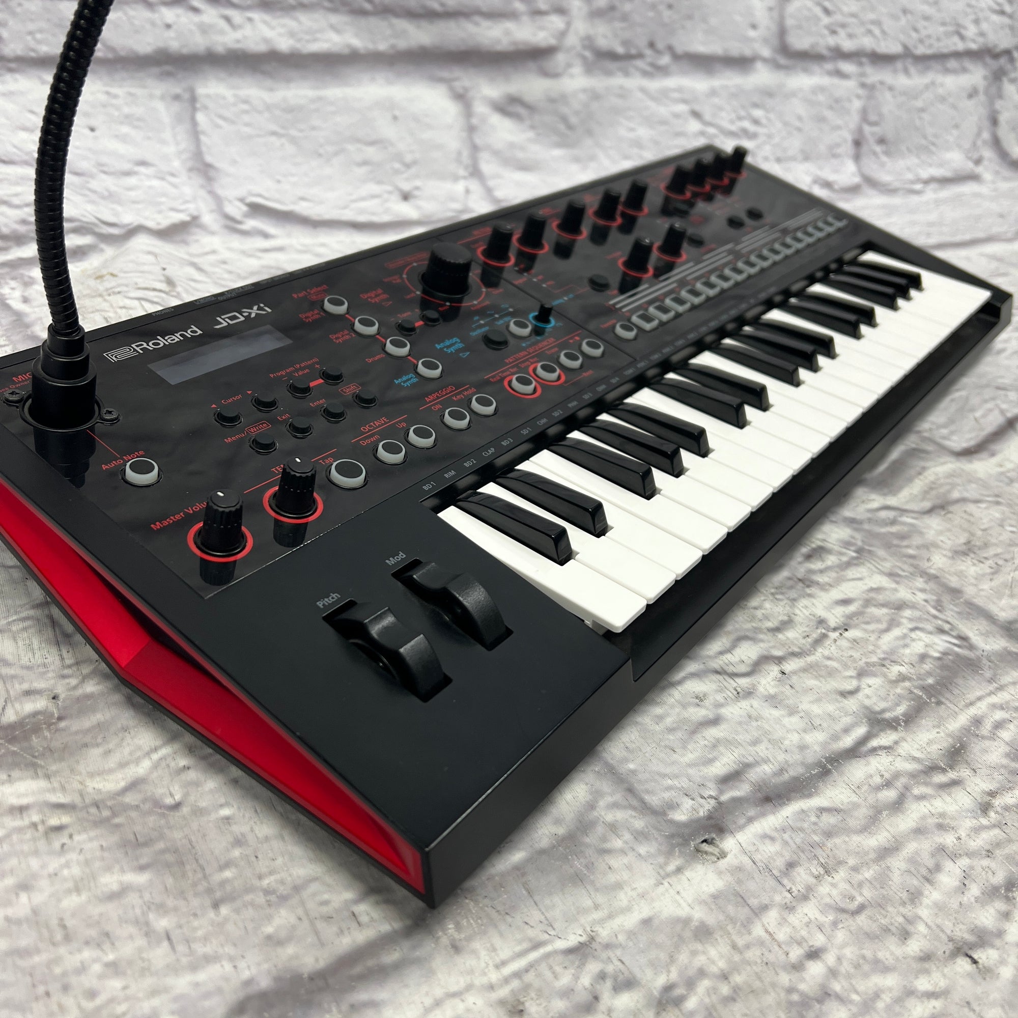 Roland JD-XI 37-Key Analog / Digital Crossover Synthesizer