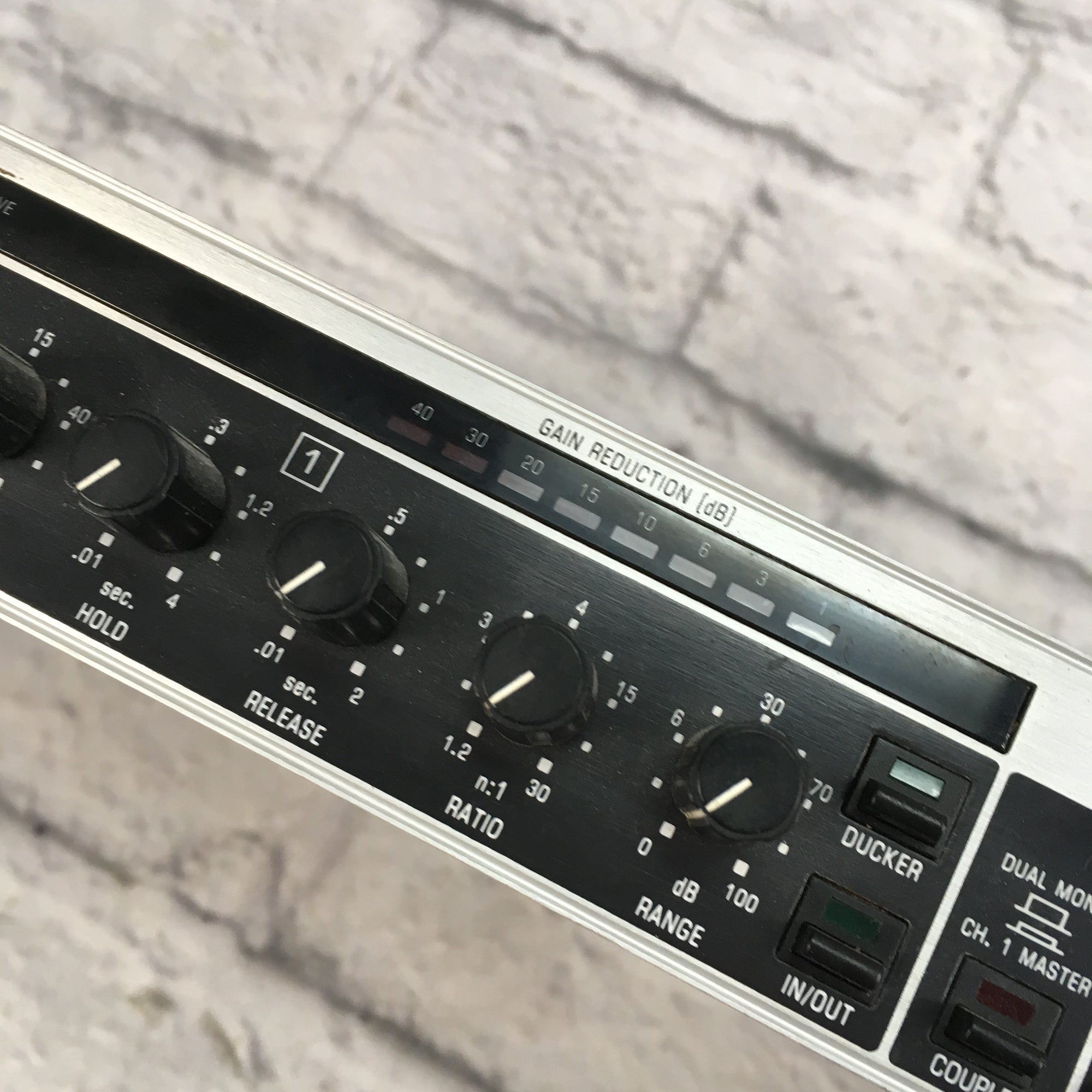 Behringer XR 2000 Intelligate