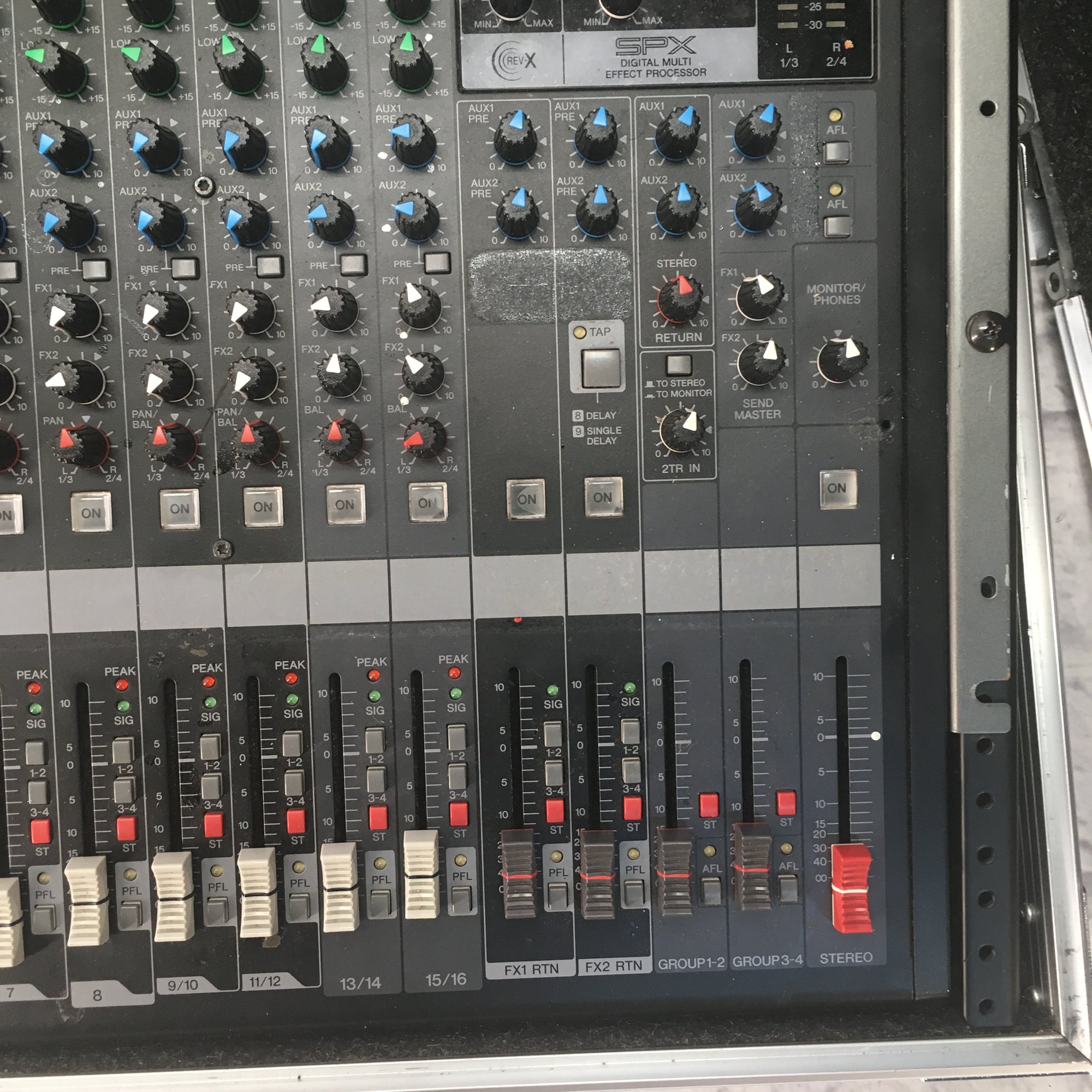 Yamaha MGP16X 16 Channel Mixing Console with Odyssey Flight Yamaha MGP16X 16 Channel Mixing Console with Odyssey Flight