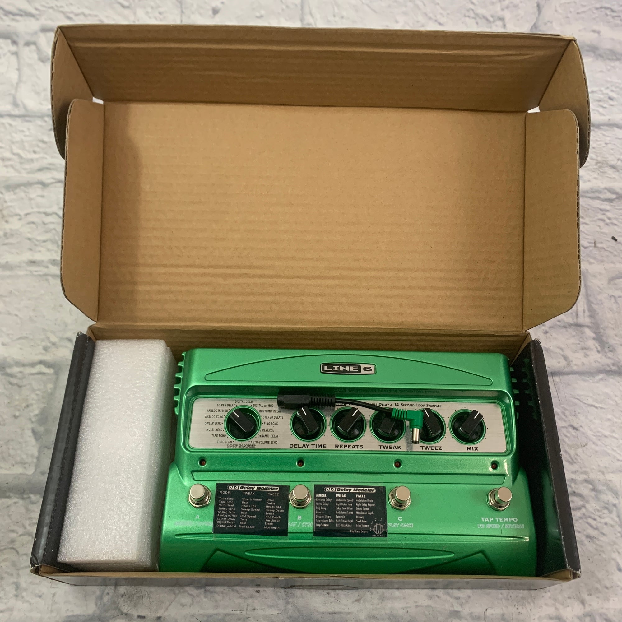 Line 6 DL4 Delay Modeler Programmable Delay & Looper