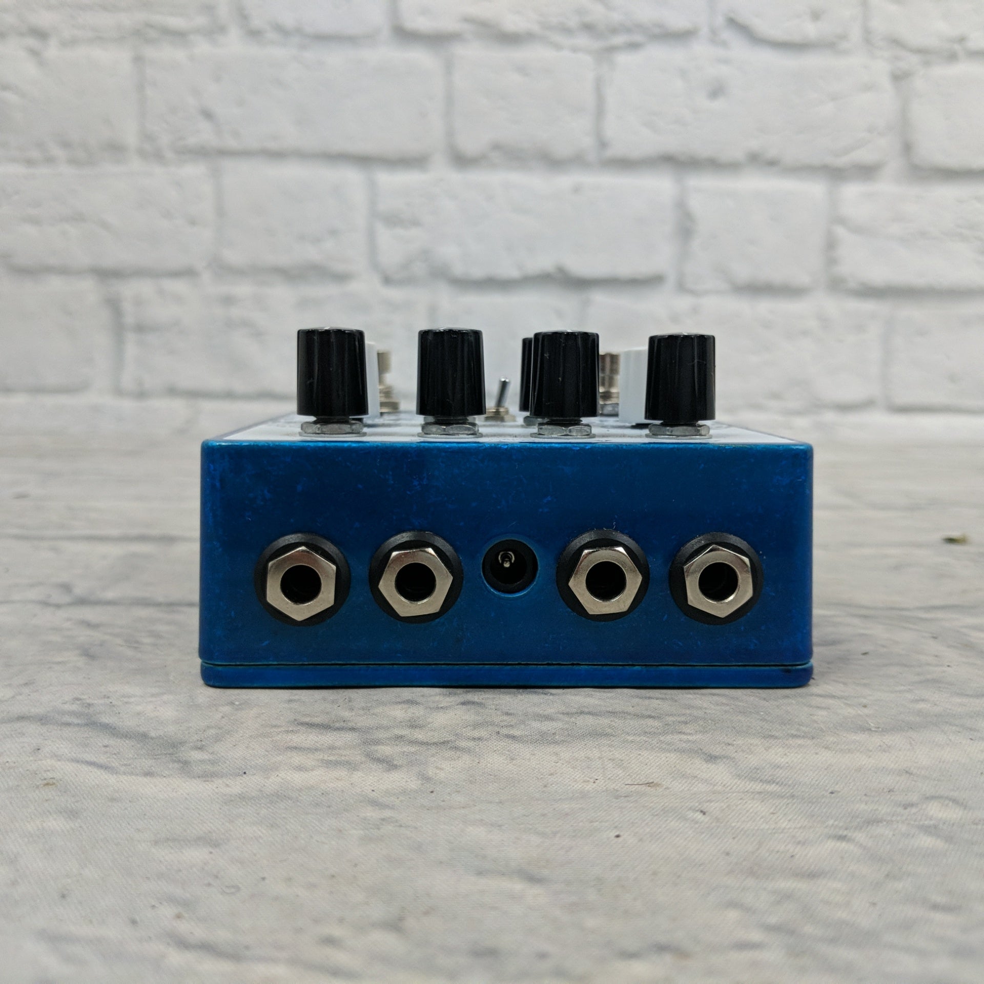 EarthQuaker Devices Avalanche Run Stero Delay and Reverb