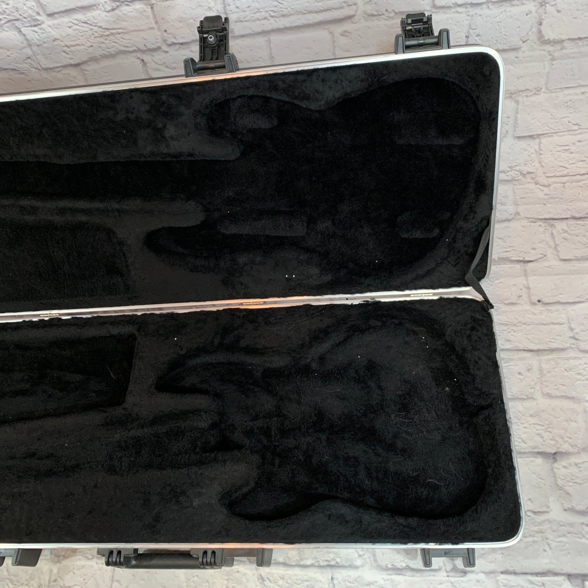 Fender TSA Molded Left-Handed Bass Case