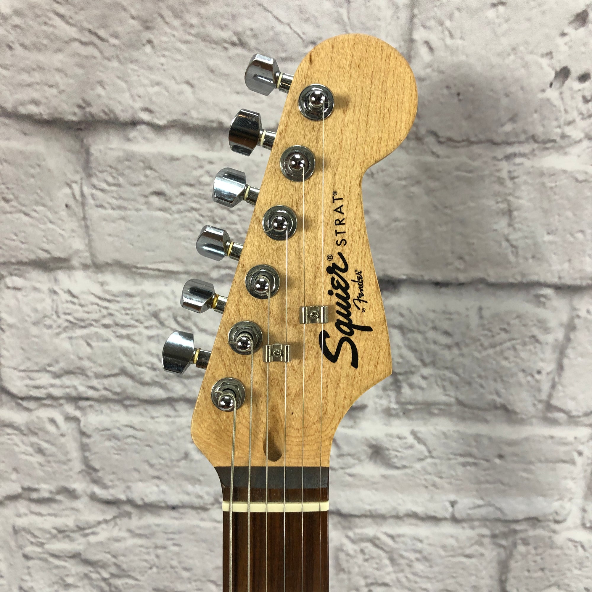 ギター fender squier stratocaster 2010 modified Squier Stratocaster Sunburst 2010 – Chicago Music Exchange